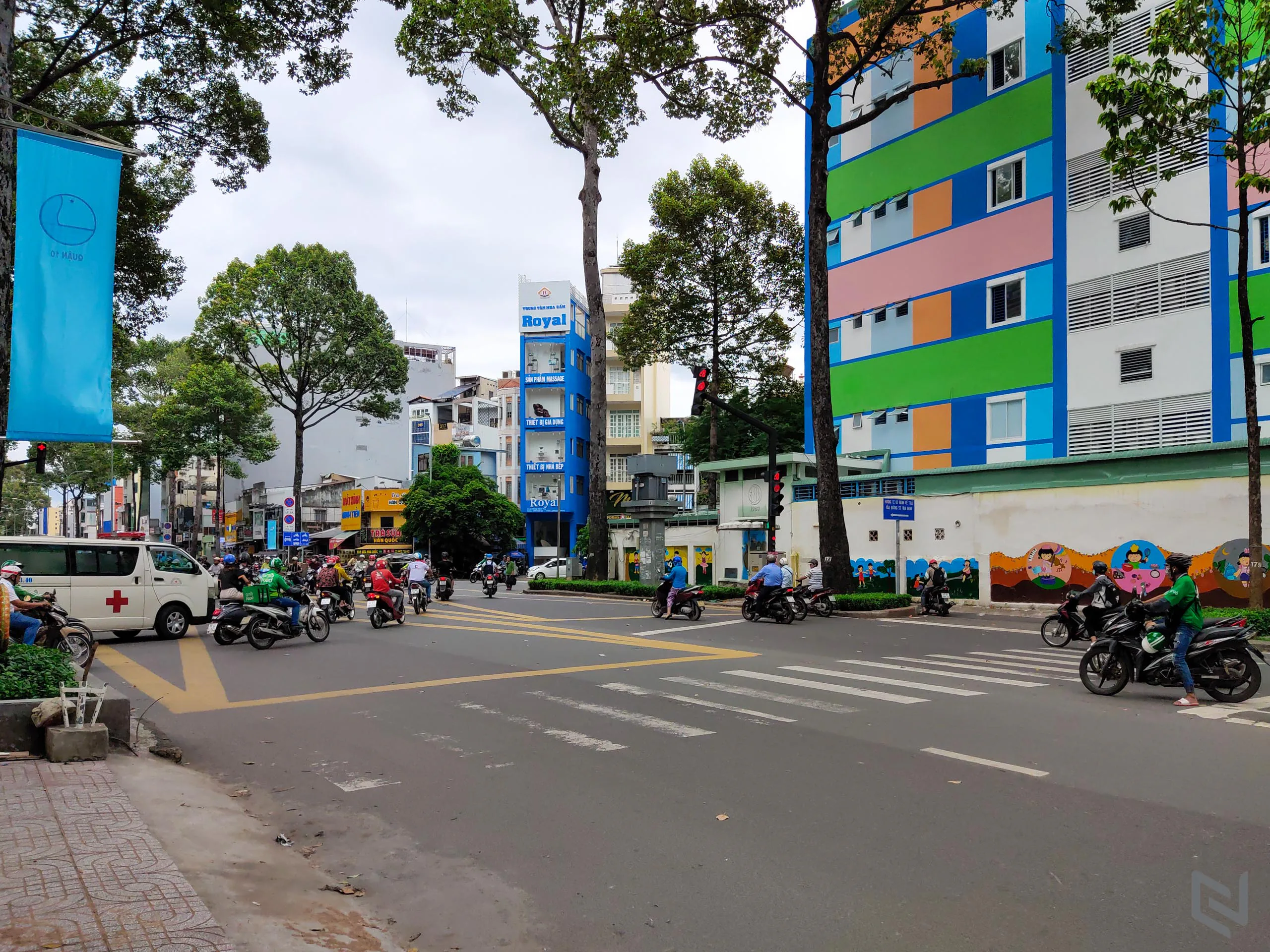 Đánh giá Vsmart Live: Tai thỏ vô nghĩa với màn hình đều và đẹp thế này, hiệu năng và phần mềm rất tốt trong tầm giá