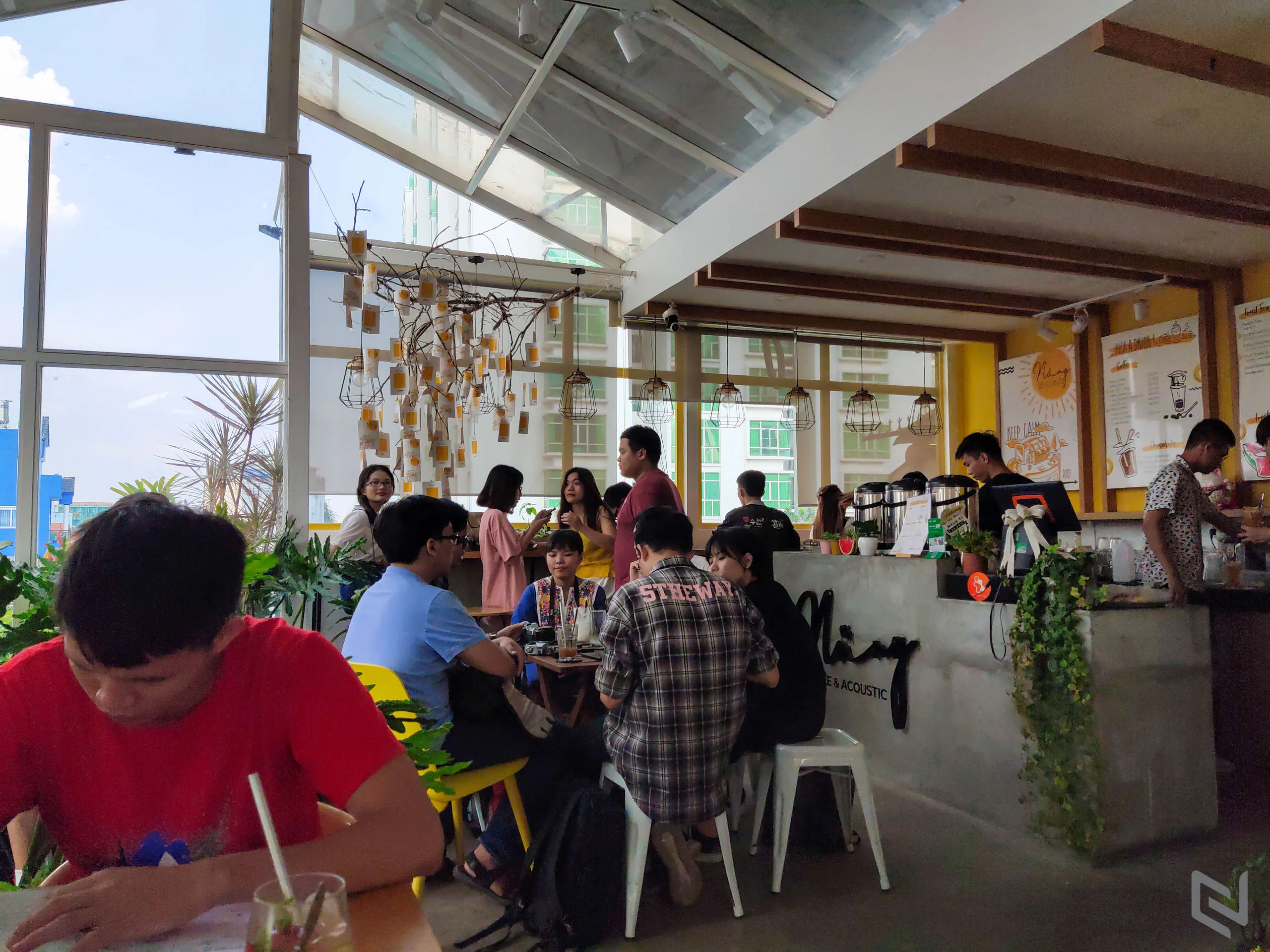 Đánh giá Vsmart Live: Tai thỏ vô nghĩa với màn hình đều và đẹp thế này, hiệu năng và phần mềm rất tốt trong tầm giá