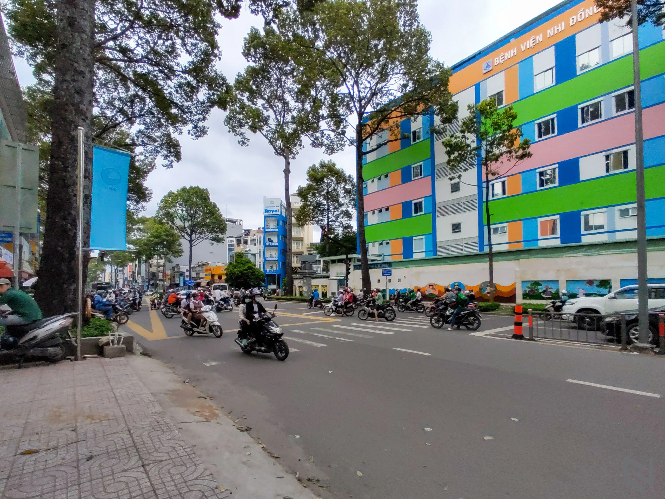 Đánh giá Vsmart Live: Tai thỏ vô nghĩa với màn hình đều và đẹp thế này, hiệu năng và phần mềm rất tốt trong tầm giá
