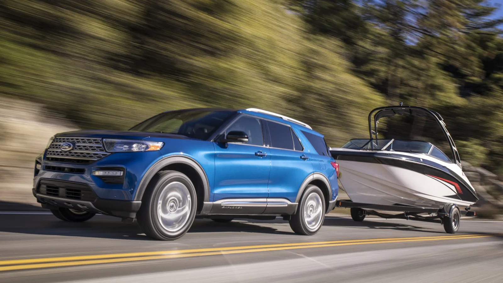 Xe Ford Explorer Hybrid 2020 với sức mạnh kéo đáng kinh ngạc và đi được 800 km trong một lần đổ đầy bình xăng