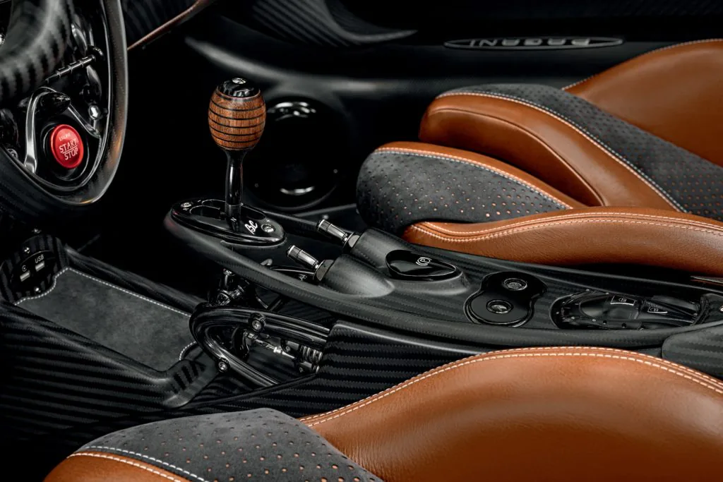 Pagani ra mắt Huayra Roadster BC, siêu xe thể thao mui trần tuyệt đẹp chỉ có 40 chiếc bán ra