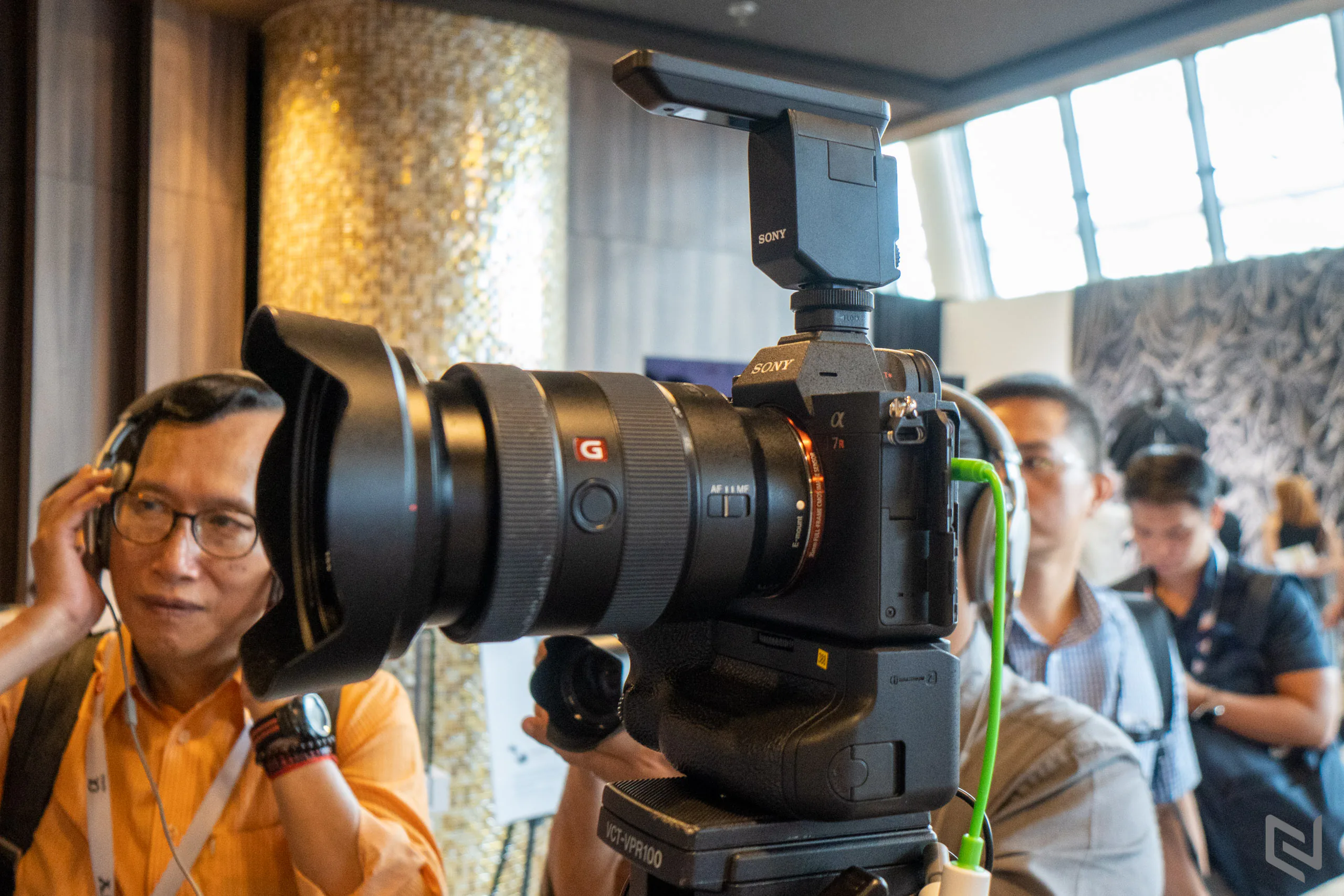 Trên tay Micro Shotgun ECM-B1M ra mắt cùng Sony A7R IV: 8 mic, ghi âm siêu định hướng
