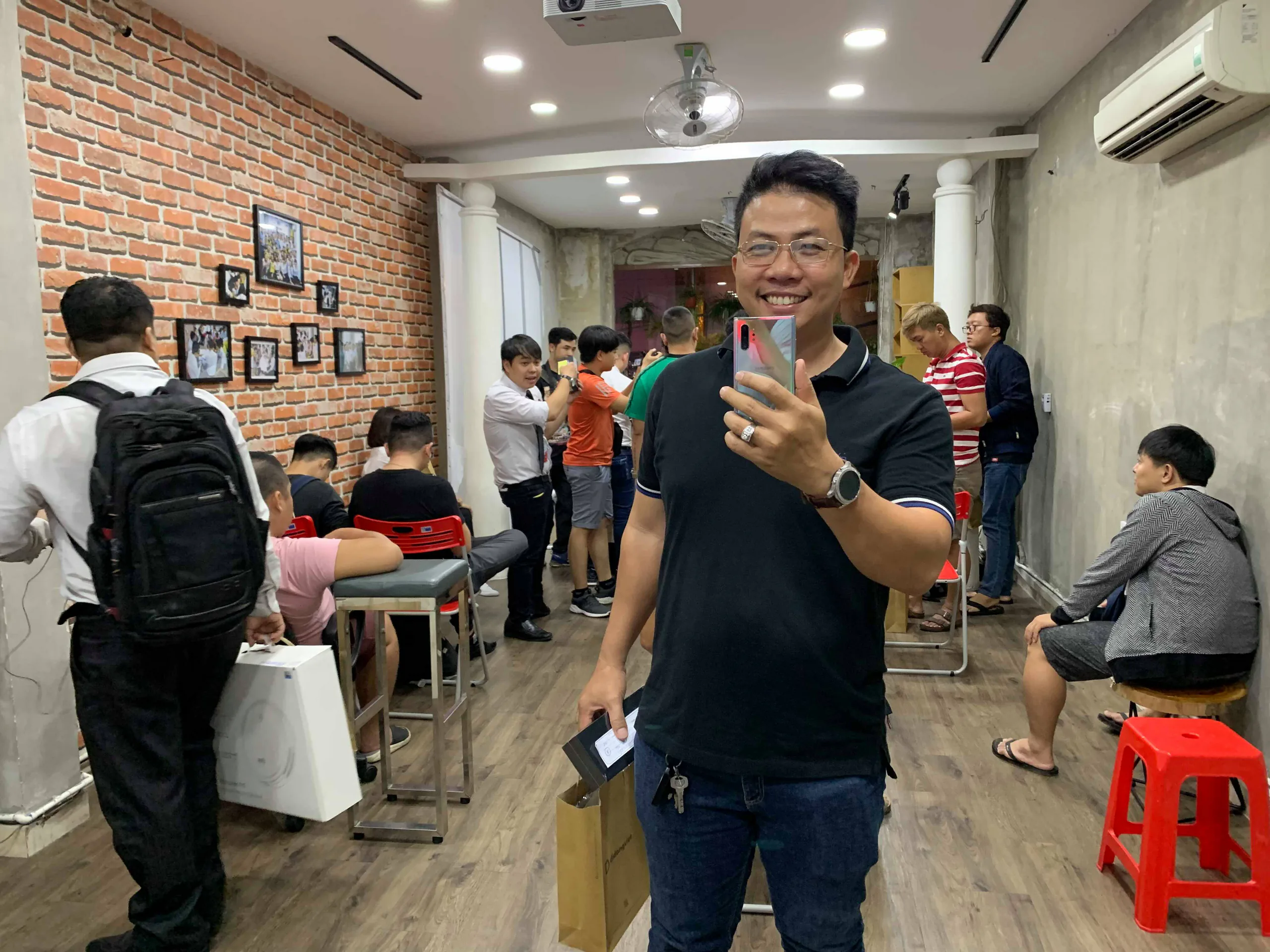 Các nhà bán lẻ đồng loạt cho khách mở hộp bộ đôi Galaxy Note 10 | Note 10+ lúc 0h sáng