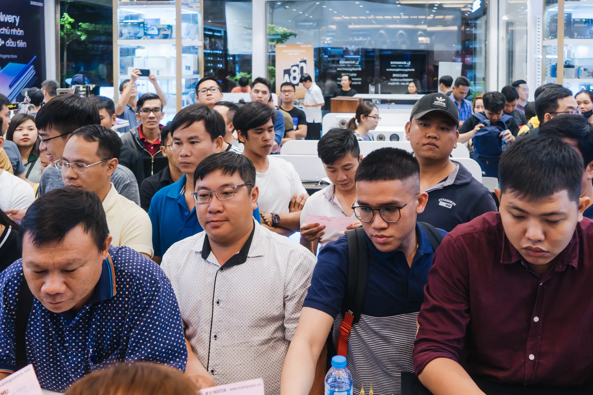 Các nhà bán lẻ đồng loạt cho khách mở hộp bộ đôi Galaxy Note 10 | Note 10+ lúc 0h sáng
