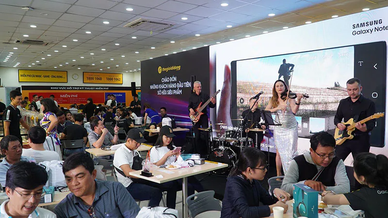 Các nhà bán lẻ đồng loạt cho khách mở hộp bộ đôi Galaxy Note 10 | Note 10+ lúc 0h sáng