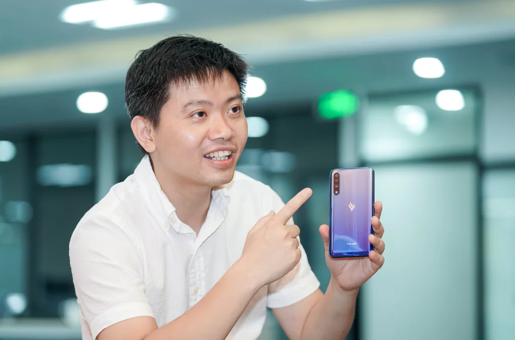 Sếp VinSmart giải đáp tranh cãi về Vsmart Live 1 và hé lộ thông tin Vsmart Live 2
