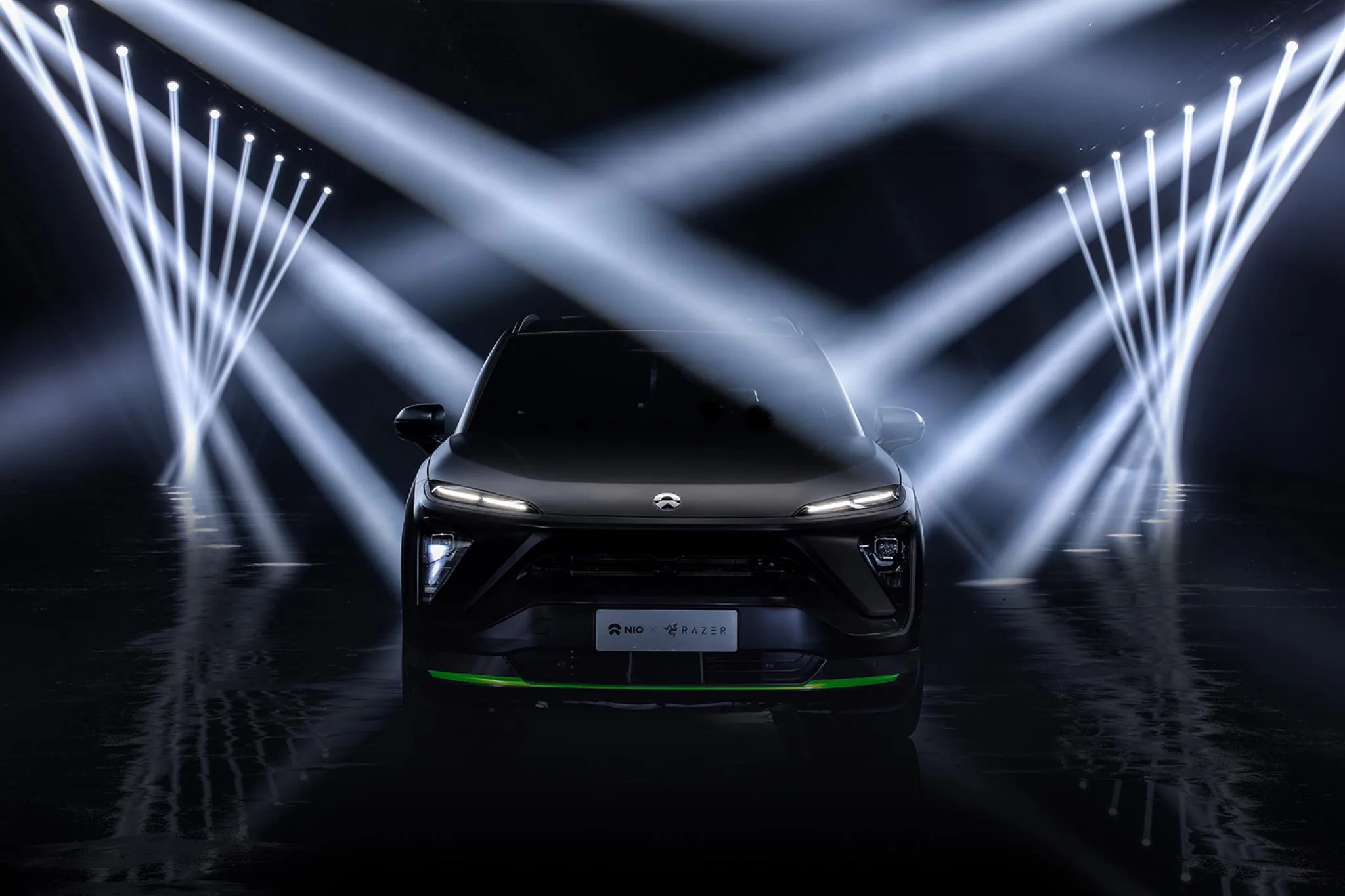Ngoài phụ kiện chơi game, Razer còn tung ra ô tô điện SUV với ngôn ngữ thiết kế Razer Chroma Lighting