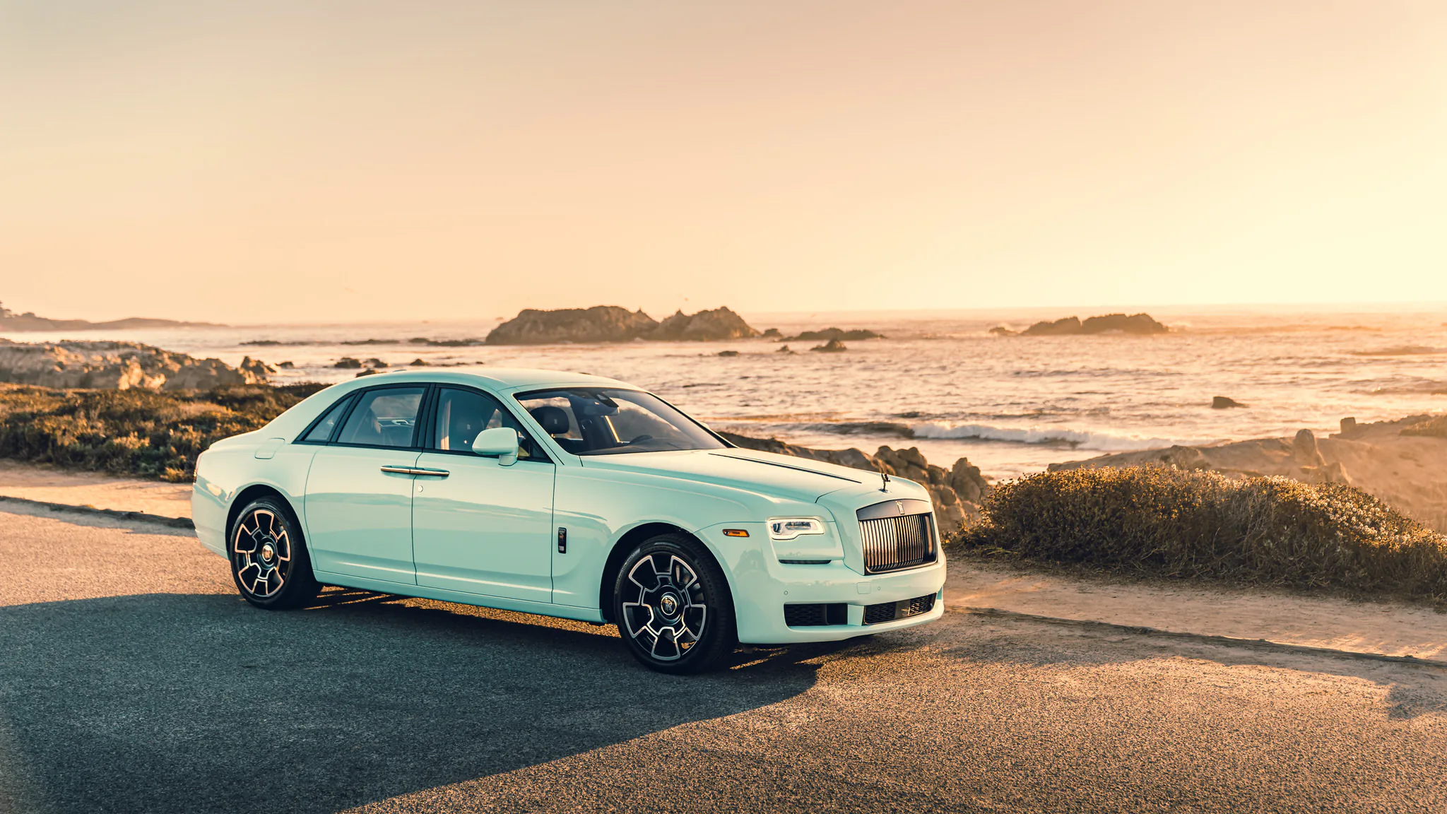 Rolls-Royce giới thiệu bộ sưu tập Ghost Zenith, chỉ có 50 chiếc và dàn xe màu Pastel cực độc chỉ 13 chiếc