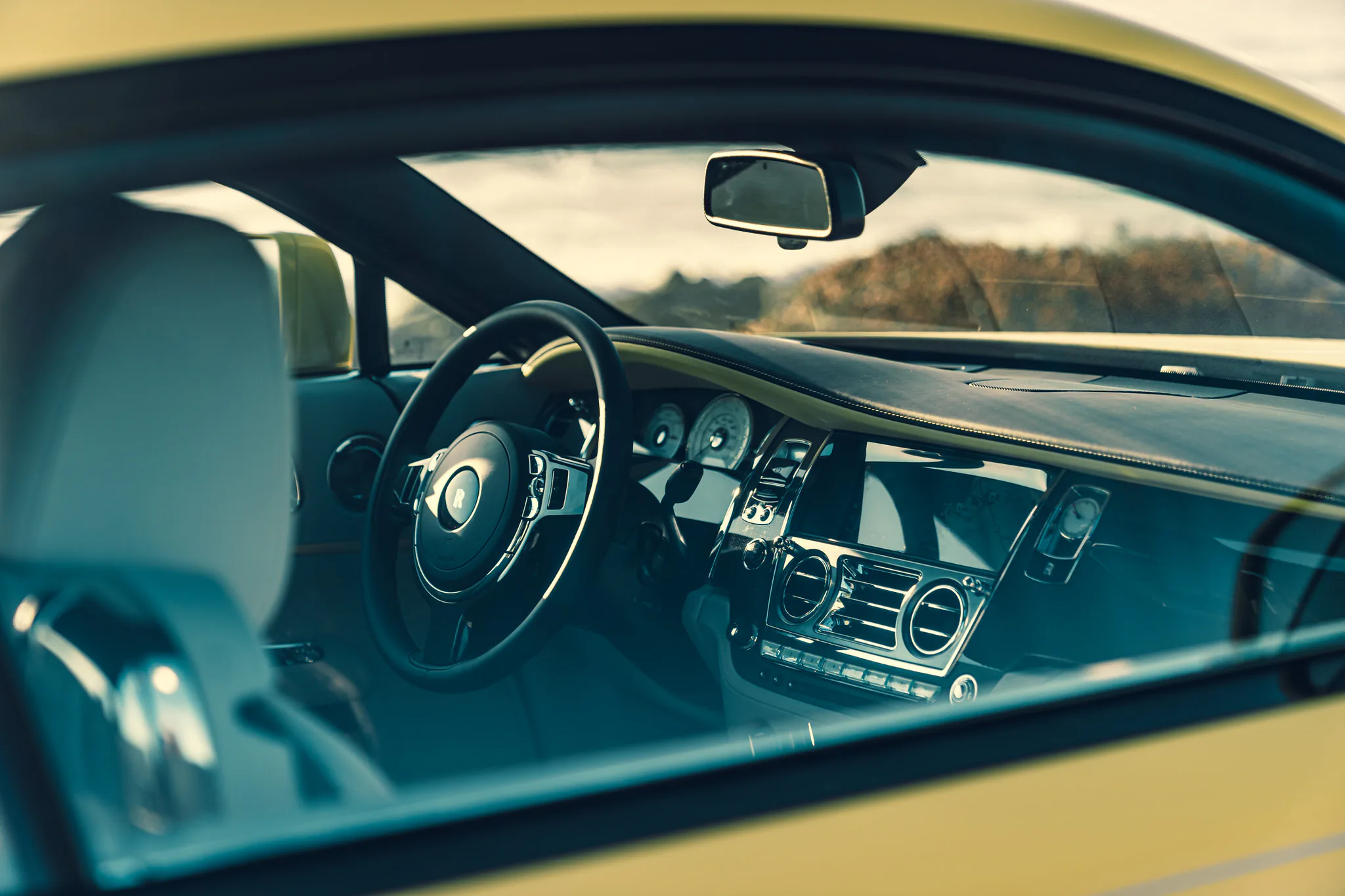 Rolls-Royce giới thiệu bộ sưu tập Ghost Zenith, chỉ có 50 chiếc và dàn xe màu Pastel cực độc chỉ 13 chiếc
