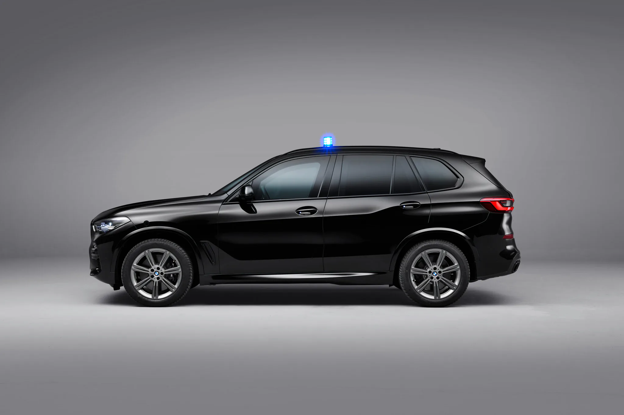 BWM ra mắt siêu xe bảo vệ cực tốt, vượt trội và chống đạn BMW X5 Protection VR6 mới
