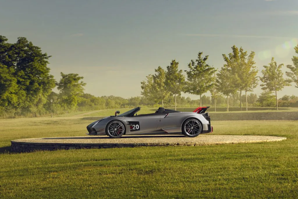 Pagani ra mắt Huayra Roadster BC, siêu xe thể thao mui trần tuyệt đẹp chỉ có 40 chiếc bán ra