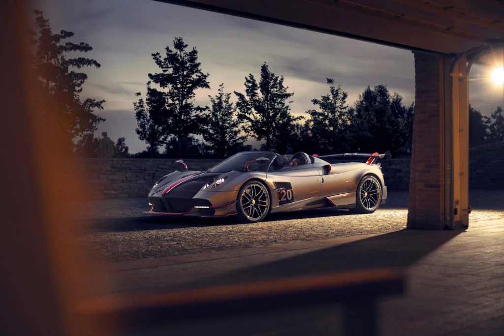 Pagani ra mắt Huayra Roadster BC, siêu xe thể thao mui trần tuyệt đẹp chỉ có 40 chiếc bán ra