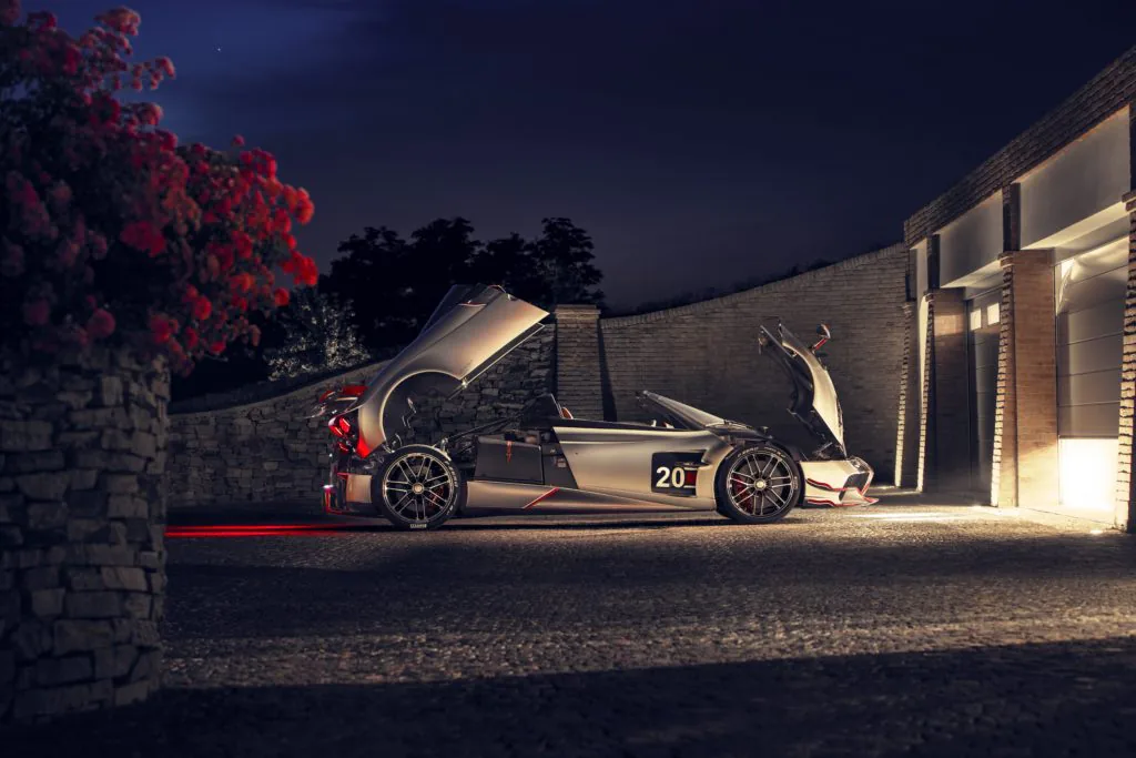 Pagani ra mắt Huayra Roadster BC, siêu xe thể thao mui trần tuyệt đẹp chỉ có 40 chiếc bán ra