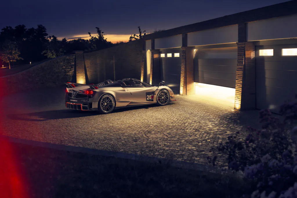 Pagani ra mắt Huayra Roadster BC, siêu xe thể thao mui trần tuyệt đẹp chỉ có 40 chiếc bán ra