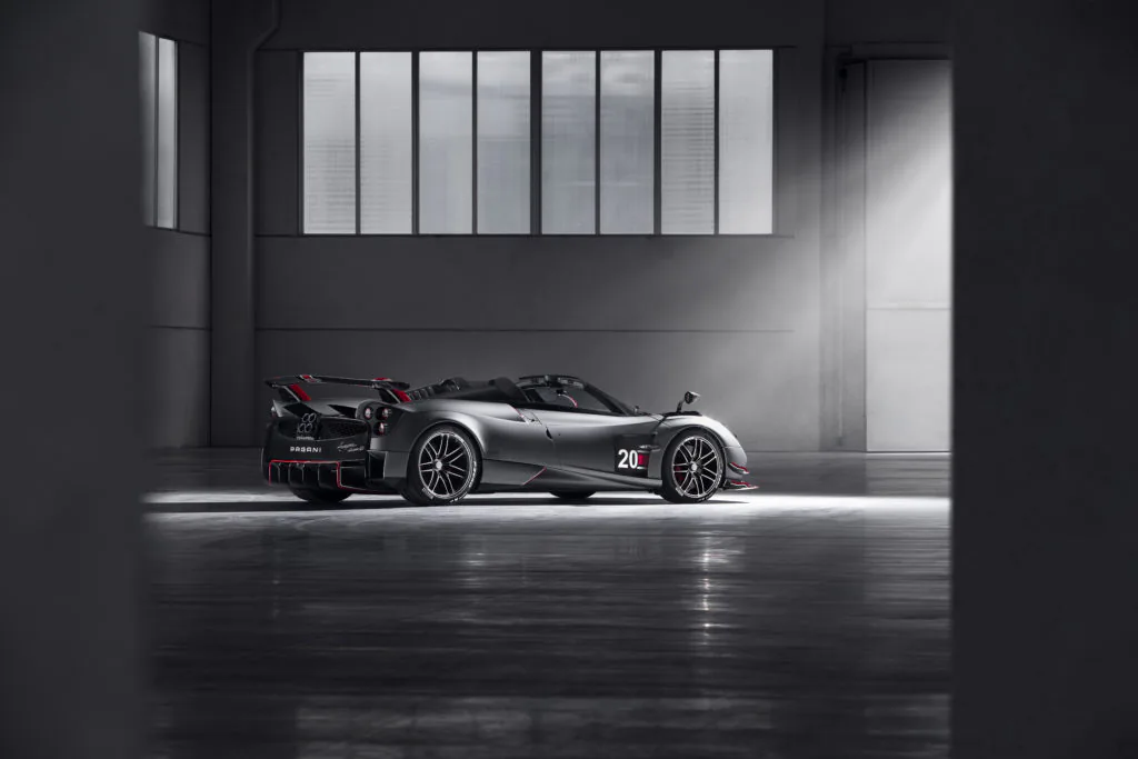 Pagani ra mắt Huayra Roadster BC, siêu xe thể thao mui trần tuyệt đẹp chỉ có 40 chiếc bán ra