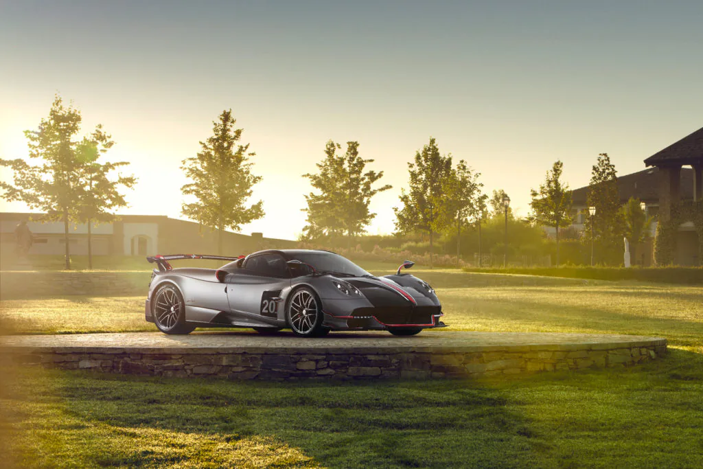 Pagani ra mắt Huayra Roadster BC, siêu xe thể thao mui trần tuyệt đẹp chỉ có 40 chiếc bán ra