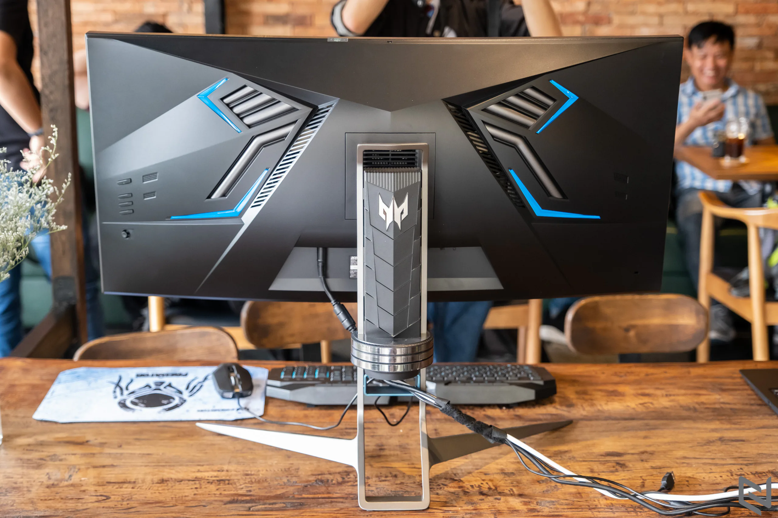 Trên tay màn hình Acer Predator X35: Thiết kế hầm hố đậm chất game thủ, trang bị công nghệ "tận răng"