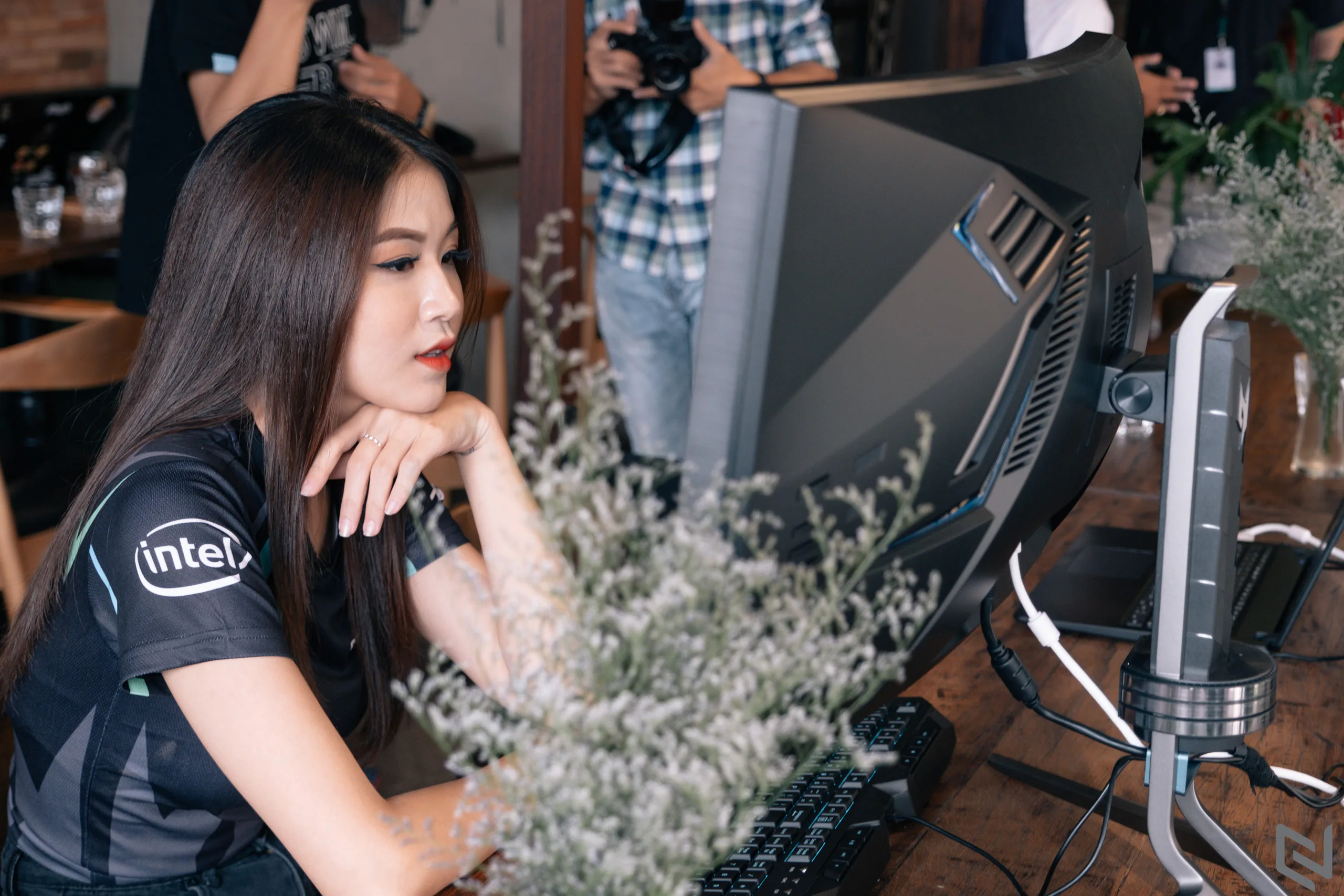 Trên tay màn hình Acer Predator X35: Thiết kế hầm hố đậm chất game thủ, trang bị công nghệ "tận răng"