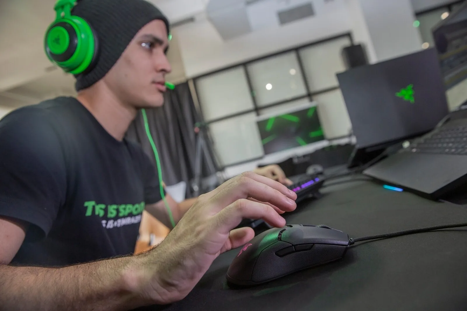 Razer ra mắt chuột Viper mới cho game thủ FPS, sử dụng switch quang cho độ phản hồi cực nhanh