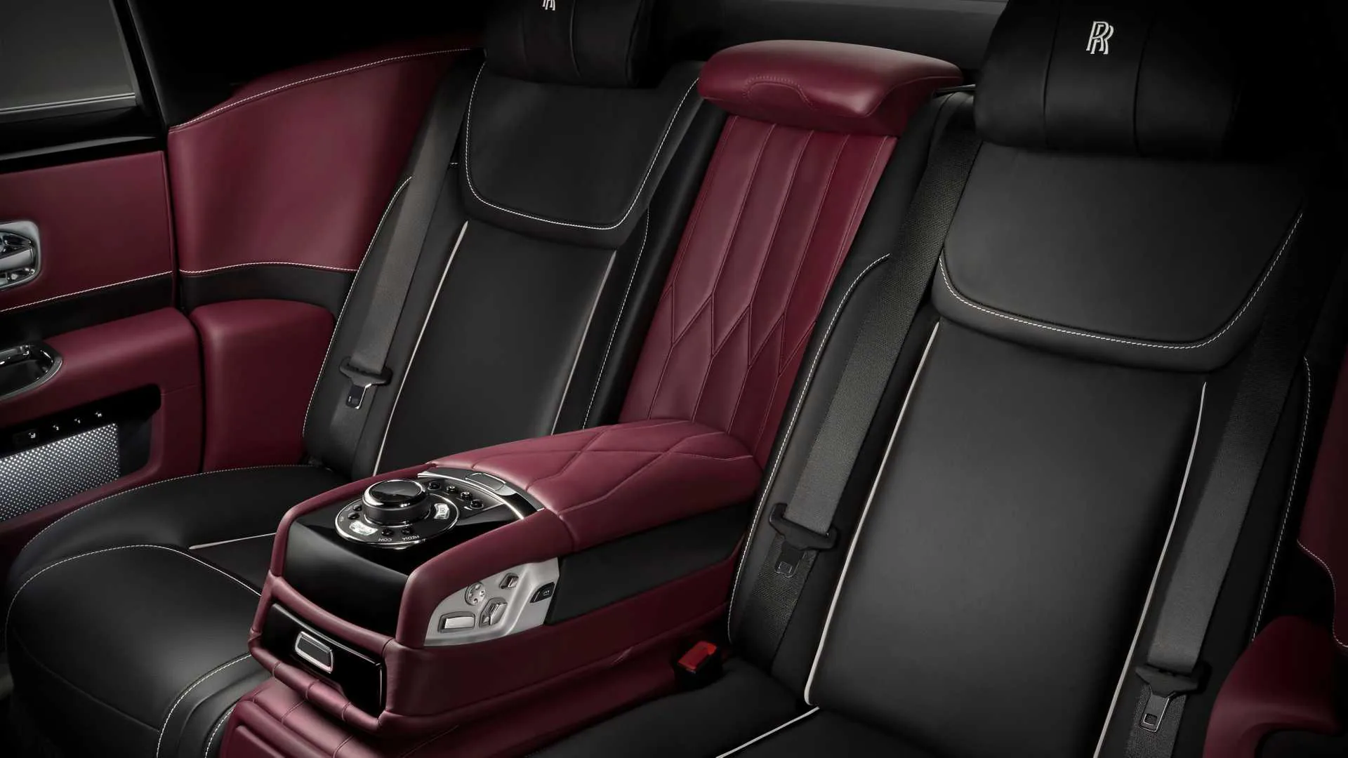Rolls-Royce giới thiệu bộ sưu tập Ghost Zenith, chỉ có 50 chiếc và dàn xe màu Pastel cực độc chỉ 13 chiếc
