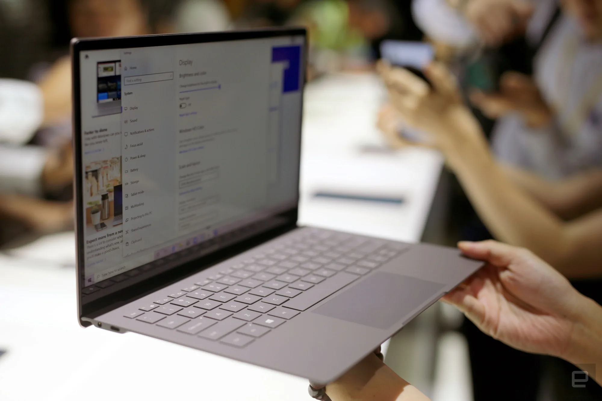 Trên tay Samsung Galaxy Book S: Thiết kế siêu mỏng-nhẹ, chạy Snapdragon 8cx và Windows 10