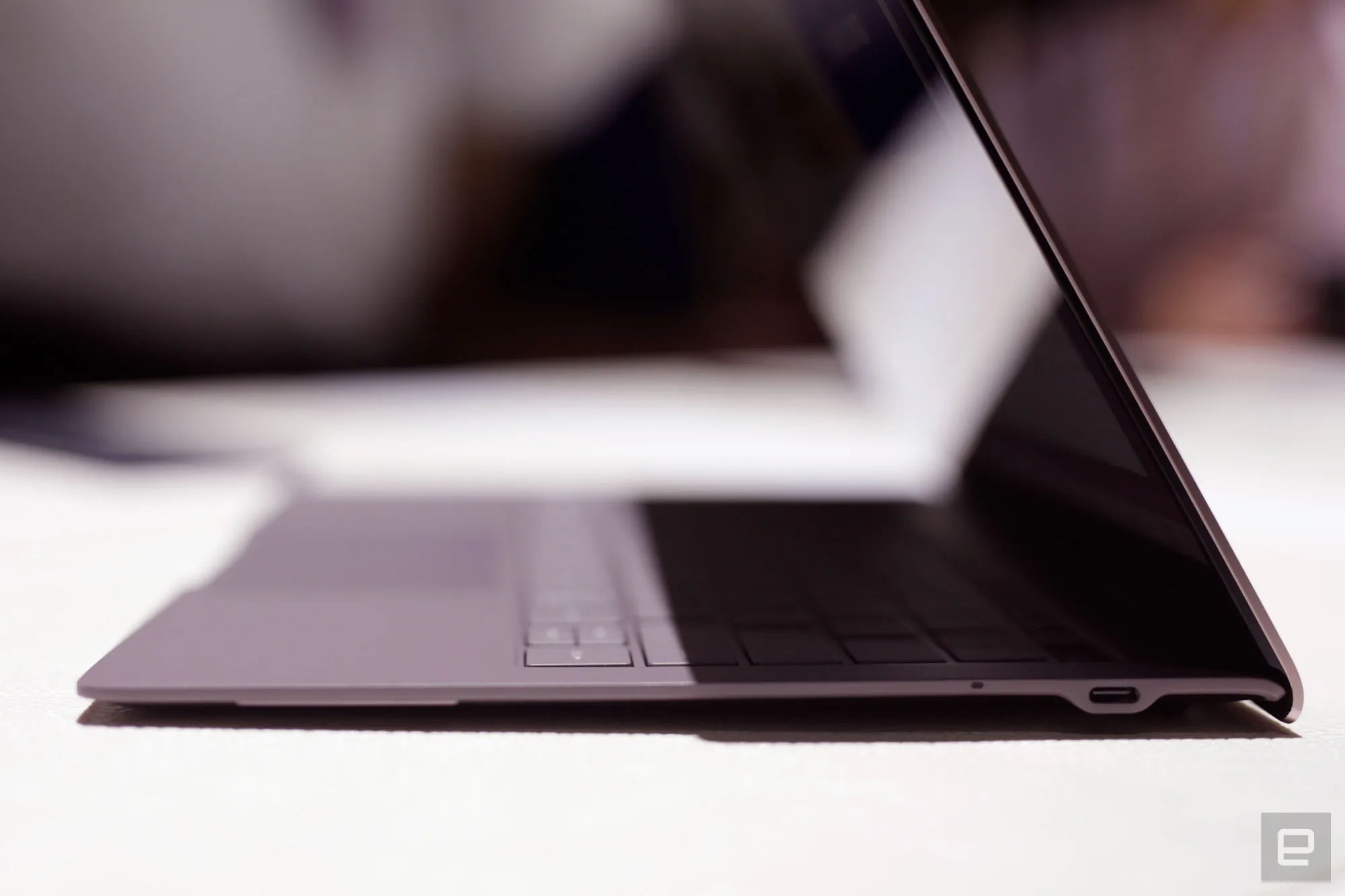 Trên tay Samsung Galaxy Book S: Thiết kế siêu mỏng-nhẹ, chạy Snapdragon 8cx và Windows 10