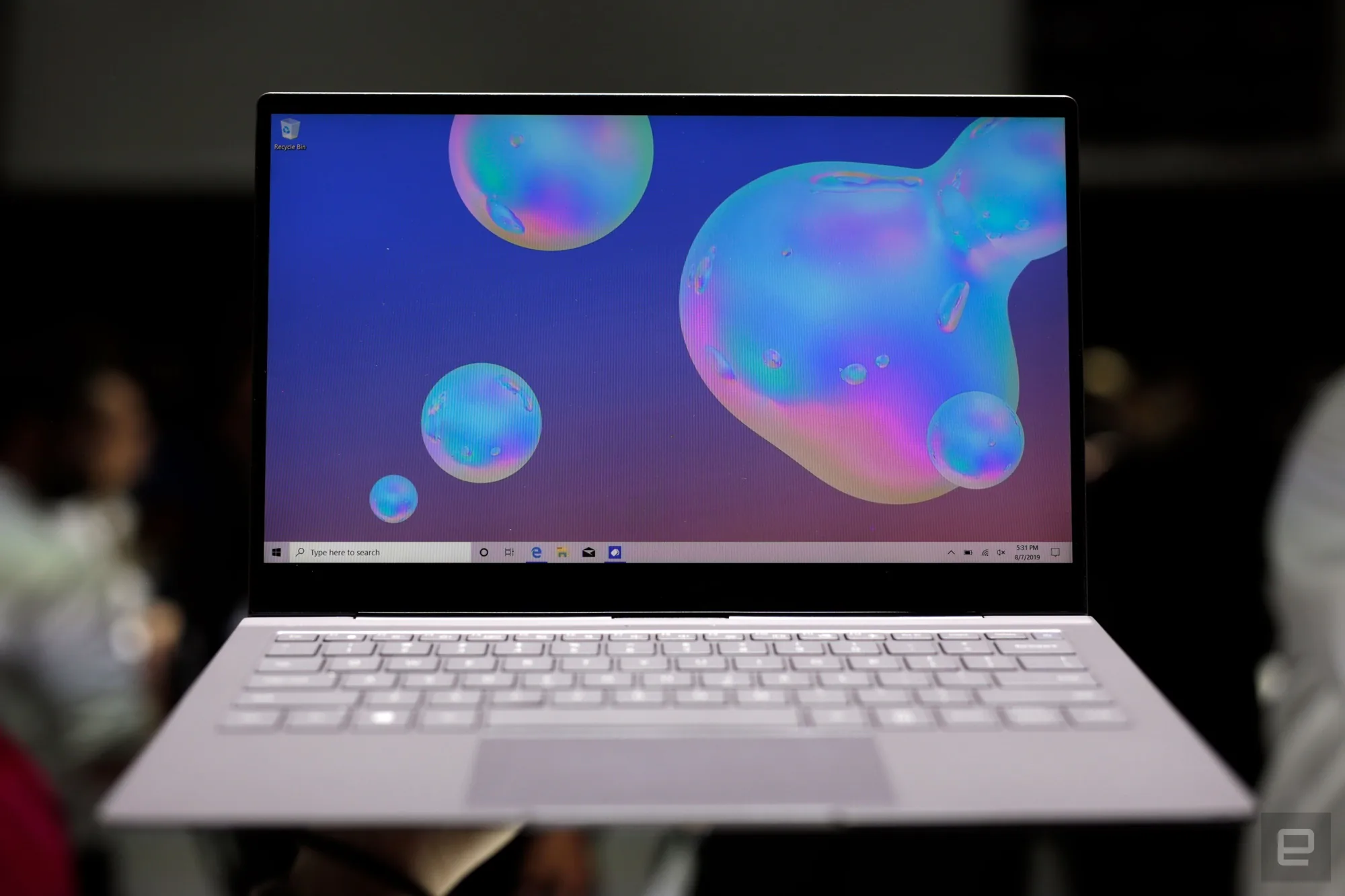 Trên tay Samsung Galaxy Book S: Thiết kế siêu mỏng-nhẹ, chạy Snapdragon 8cx và Windows 10