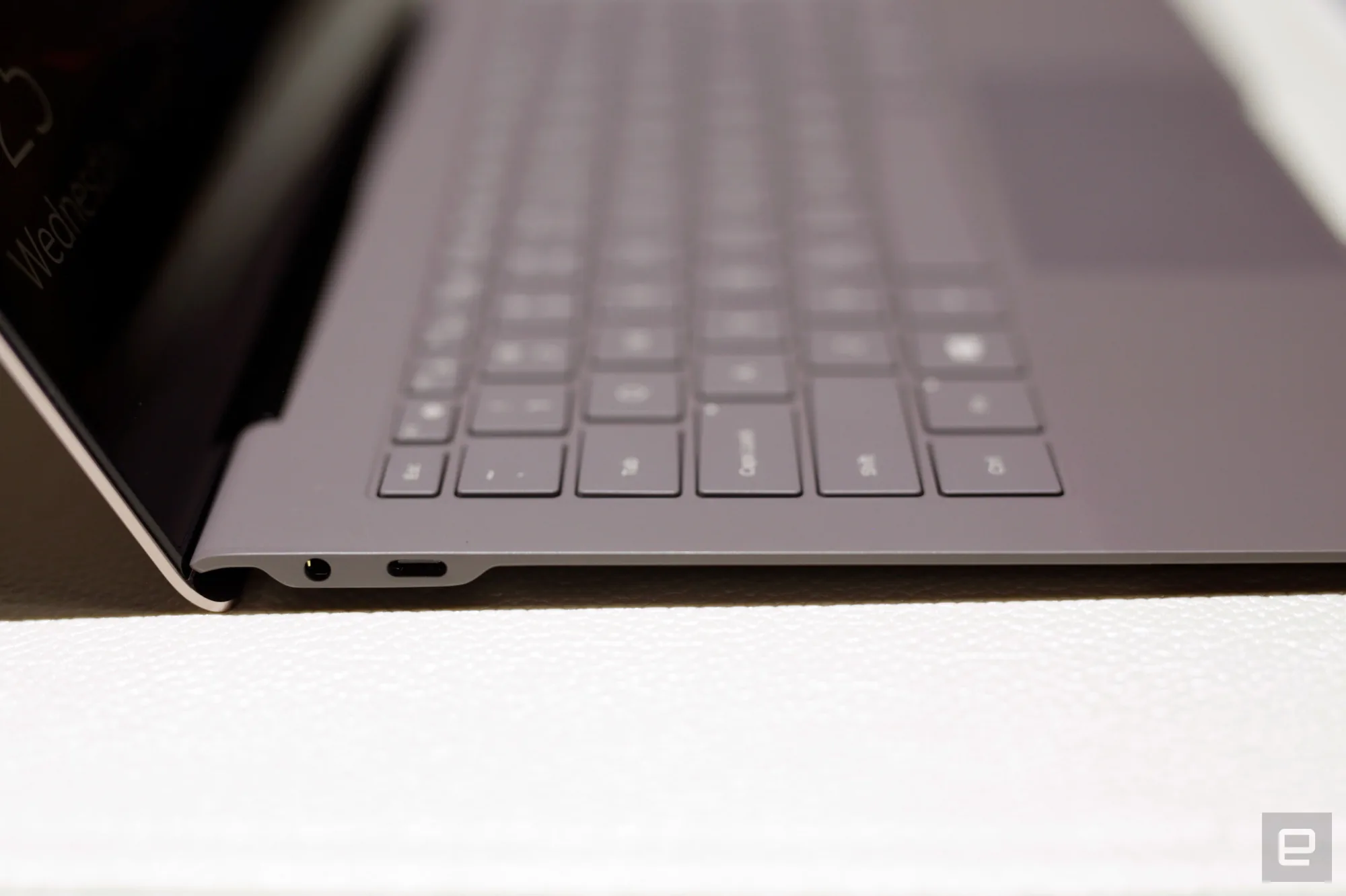 Trên tay Samsung Galaxy Book S: Thiết kế siêu mỏng-nhẹ, chạy Snapdragon 8cx và Windows 10