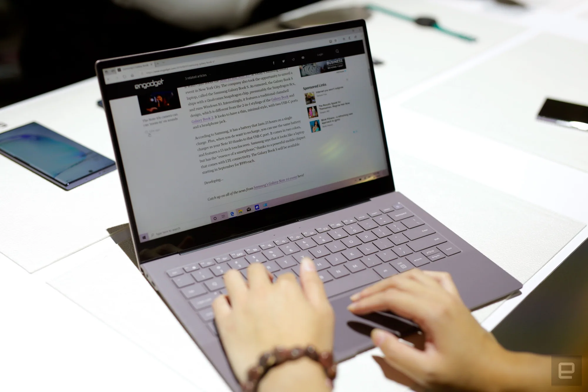 Trên tay Samsung Galaxy Book S: Thiết kế siêu mỏng-nhẹ, chạy Snapdragon 8cx và Windows 10
