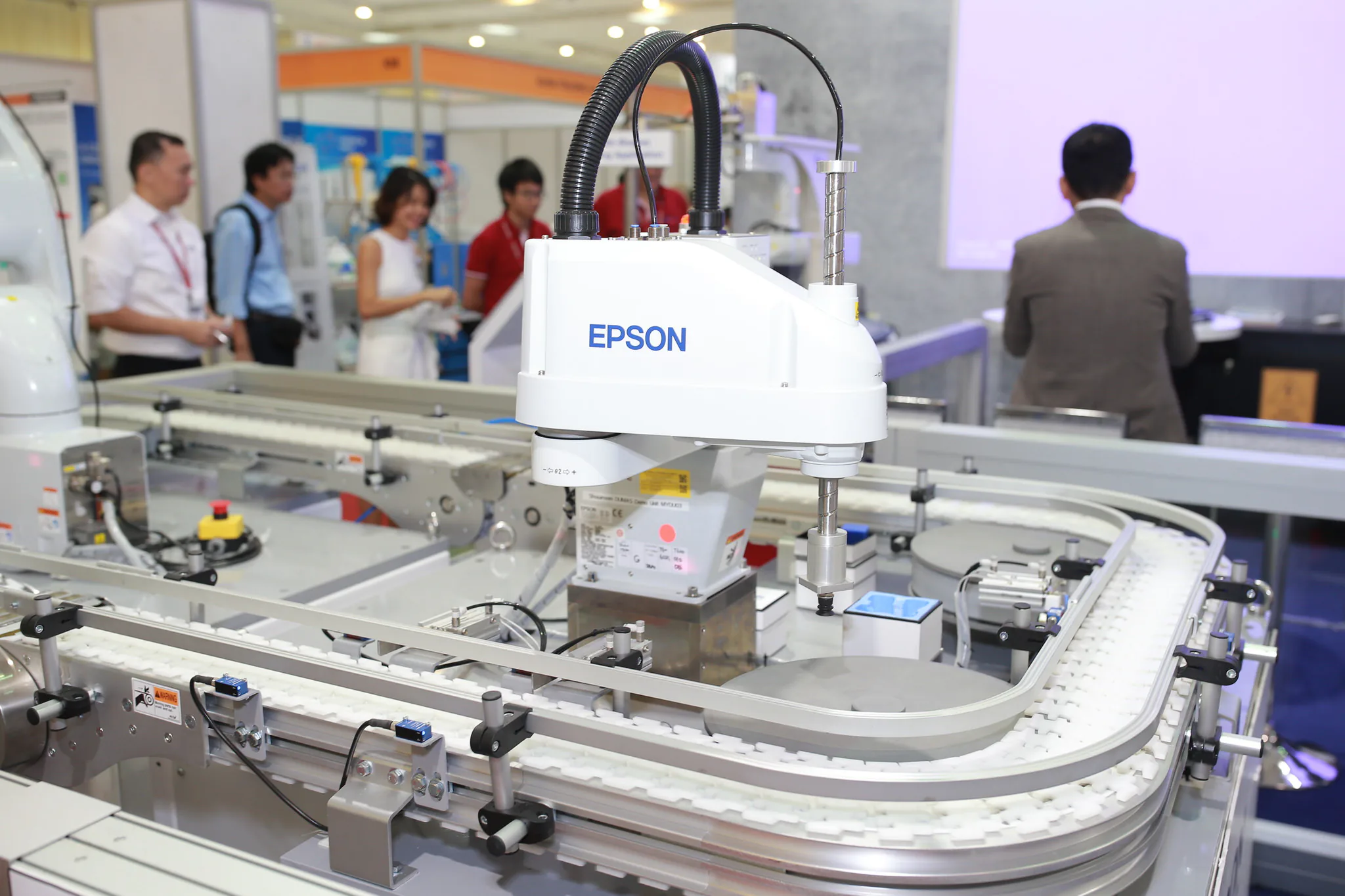 Epson chính thức đưa các giải pháp robot công nghiệp vào Việt Nam