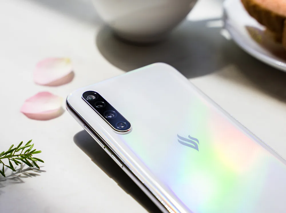 Vingroup ra mắt Vsmart Live, mở đầu cho Vsmart thế hệ 2, giá 6.9 triệu
