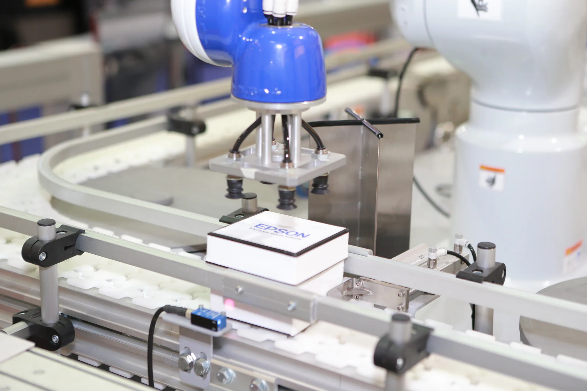 Epson chính thức đưa các giải pháp robot công nghiệp vào Việt Nam
