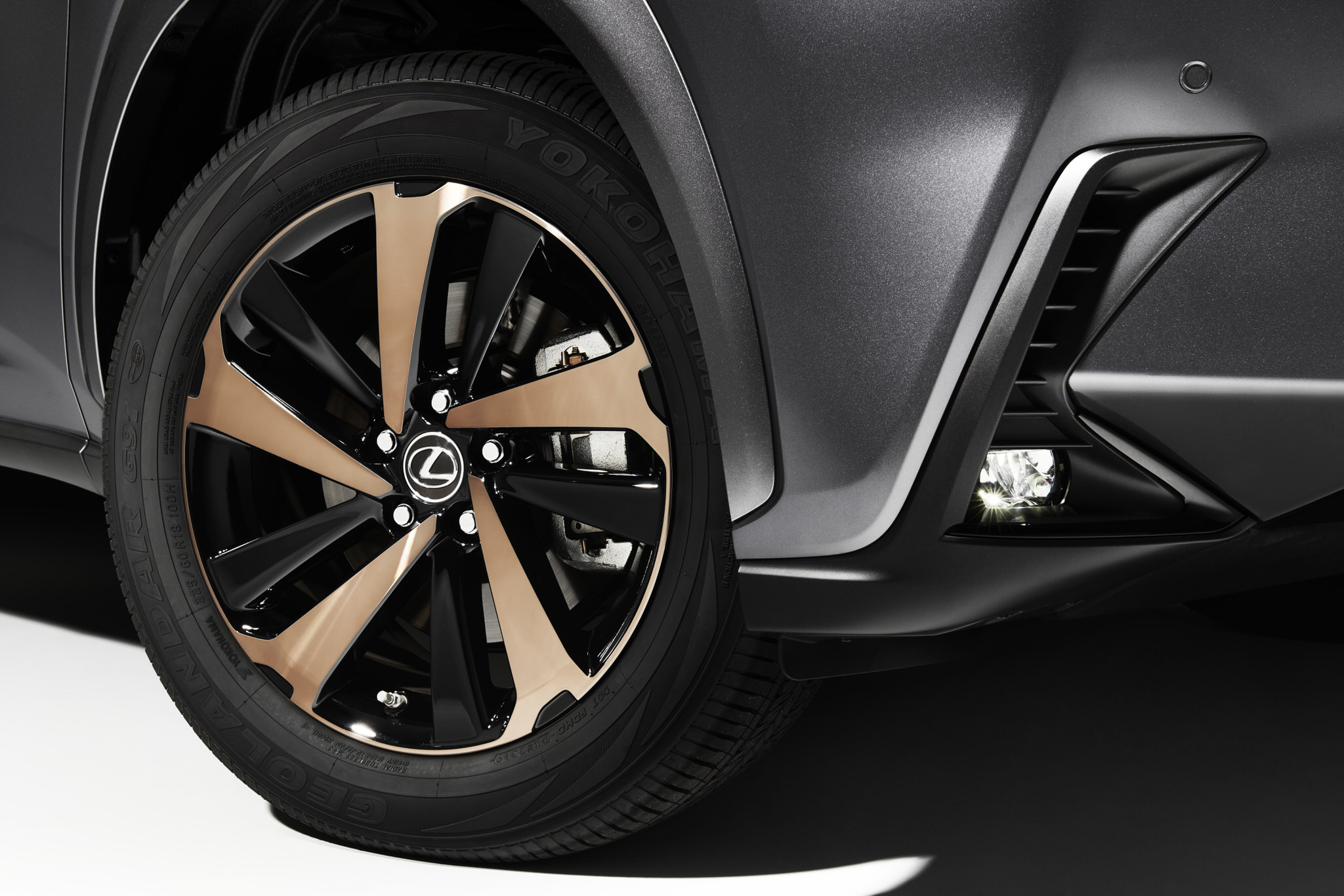 Lexus NX 300 Black Line Special Edition 2020 ra mắt, mâm đồng sang trọng và giá chỉ từ 44710 USD