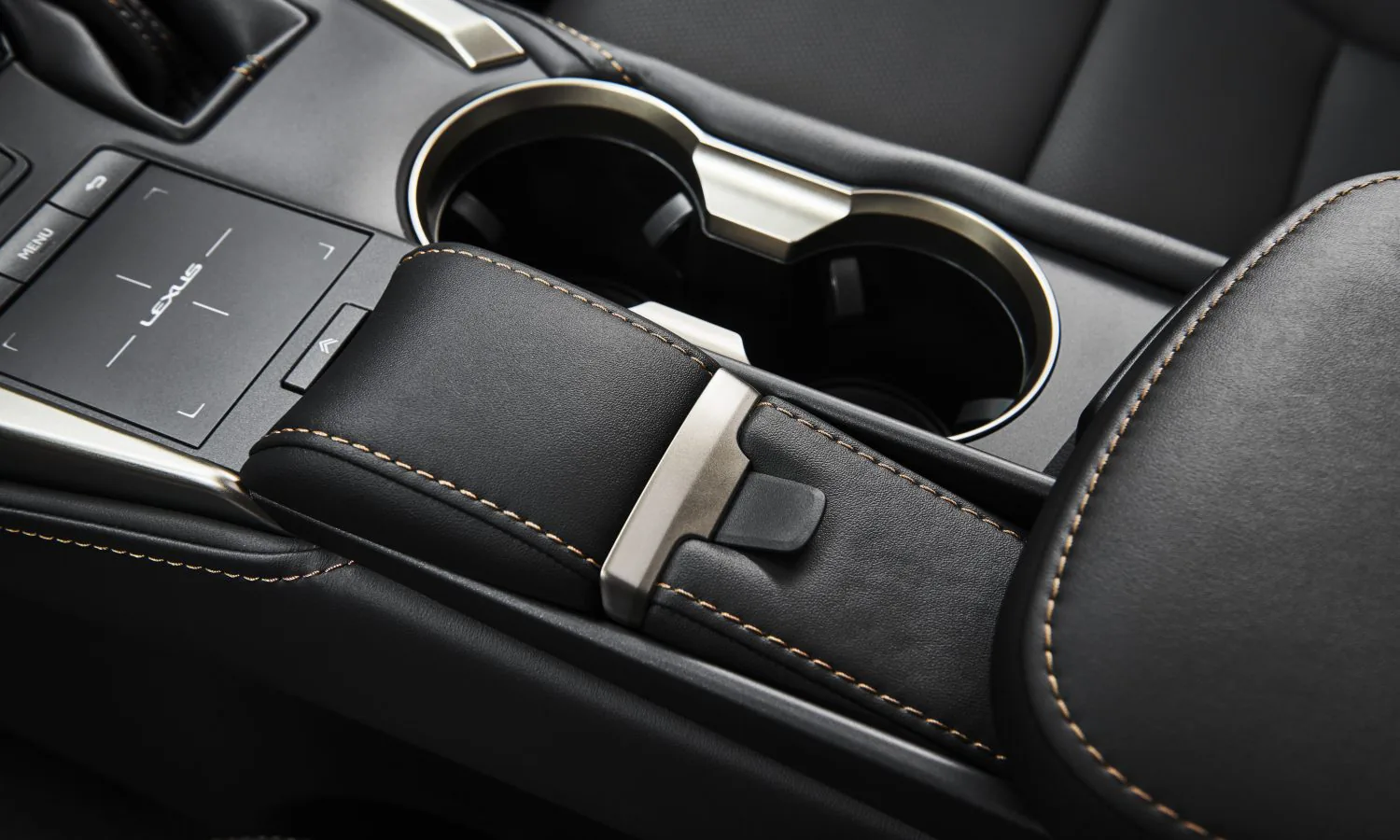 Lexus NX 300 Black Line Special Edition 2020 ra mắt, mâm đồng sang trọng và giá chỉ từ 44710 USD