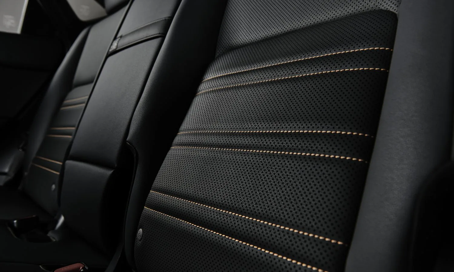 Lexus NX 300 Black Line Special Edition 2020 ra mắt, mâm đồng sang trọng và giá chỉ từ 44710 USD