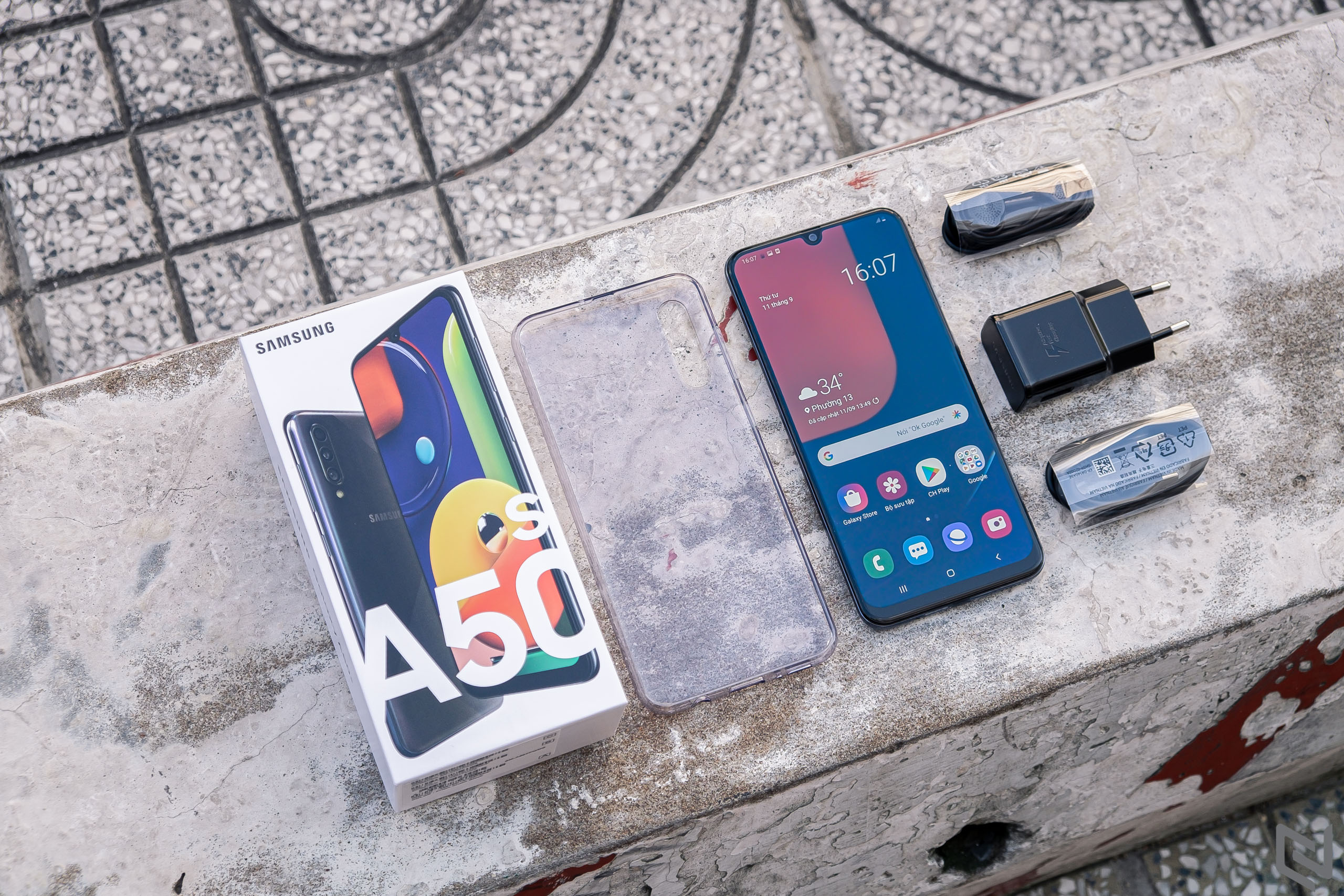 8 smartphone tầm trung vừa mới ra mắt trong tháng 9/2019: Tha hồ lựa chọn, iPhone 11 làm gì cho tốn kém