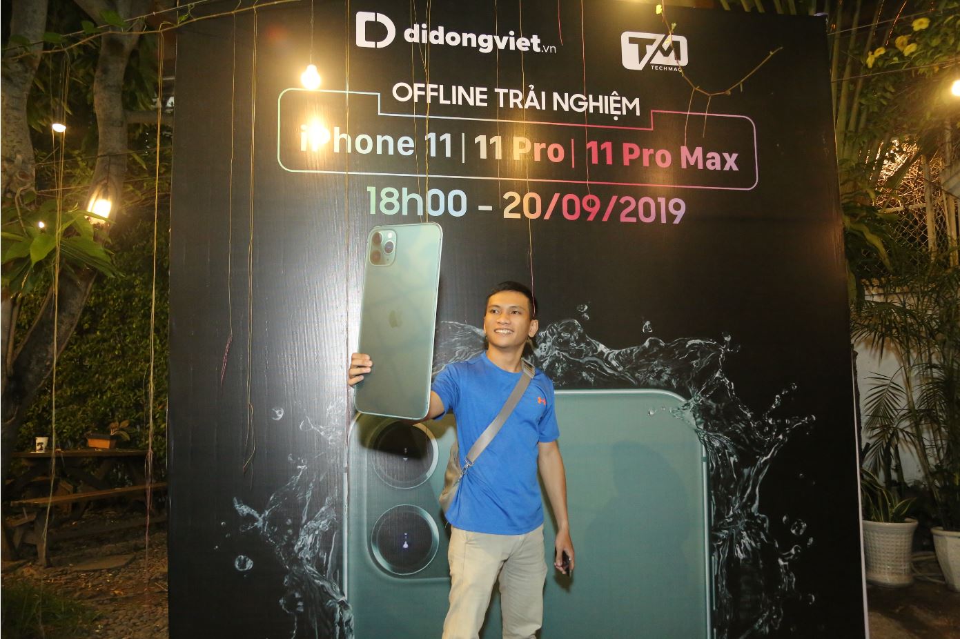 Người dùng Việt trải nghiệm trực tiếp những chiếc iPhone 11 đầu tiên cùng Di Động Việt