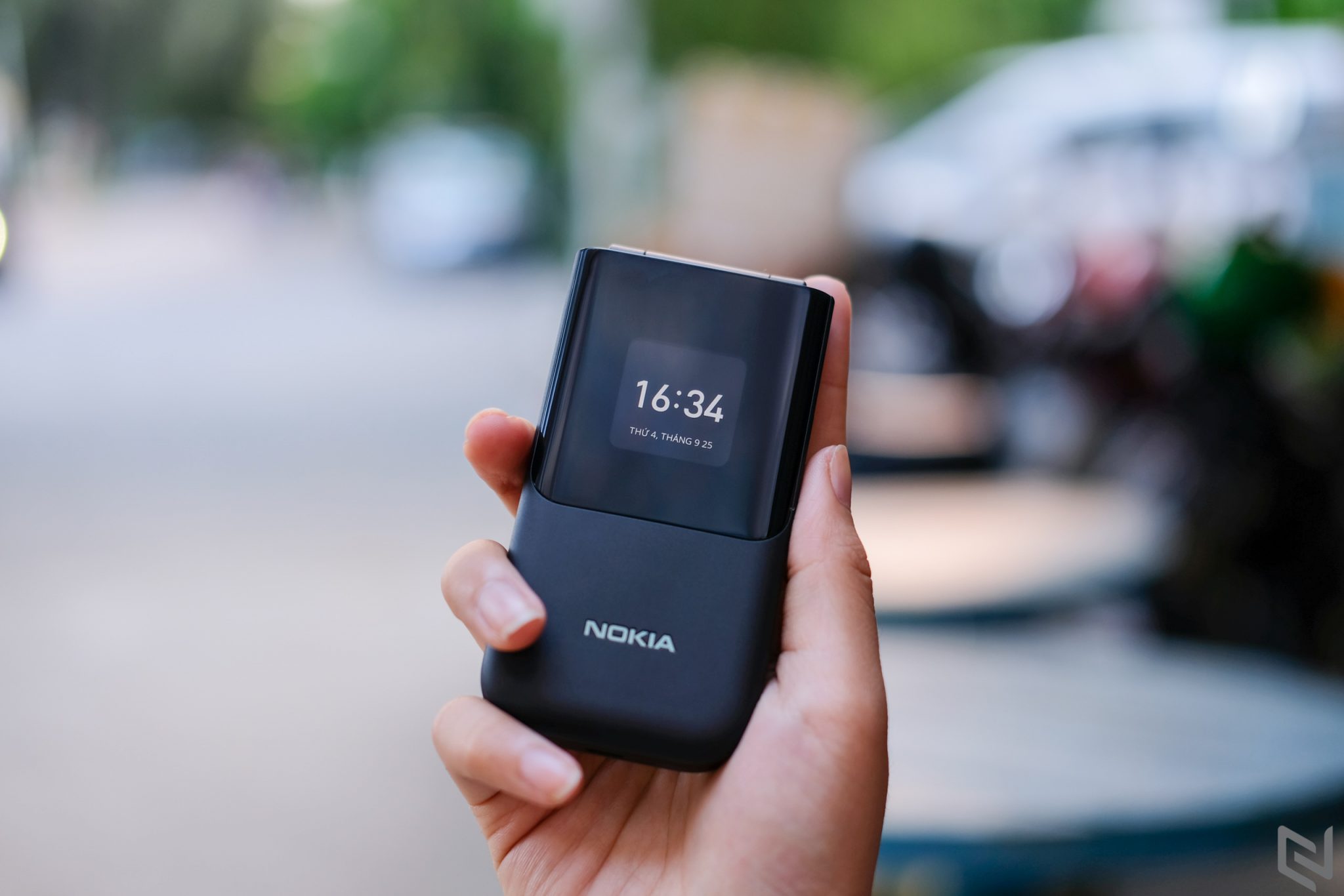 Mở hộp và trên tay Nokia 2720 Flip: Hương vị mới lạ cho cuộc sống hiện đại