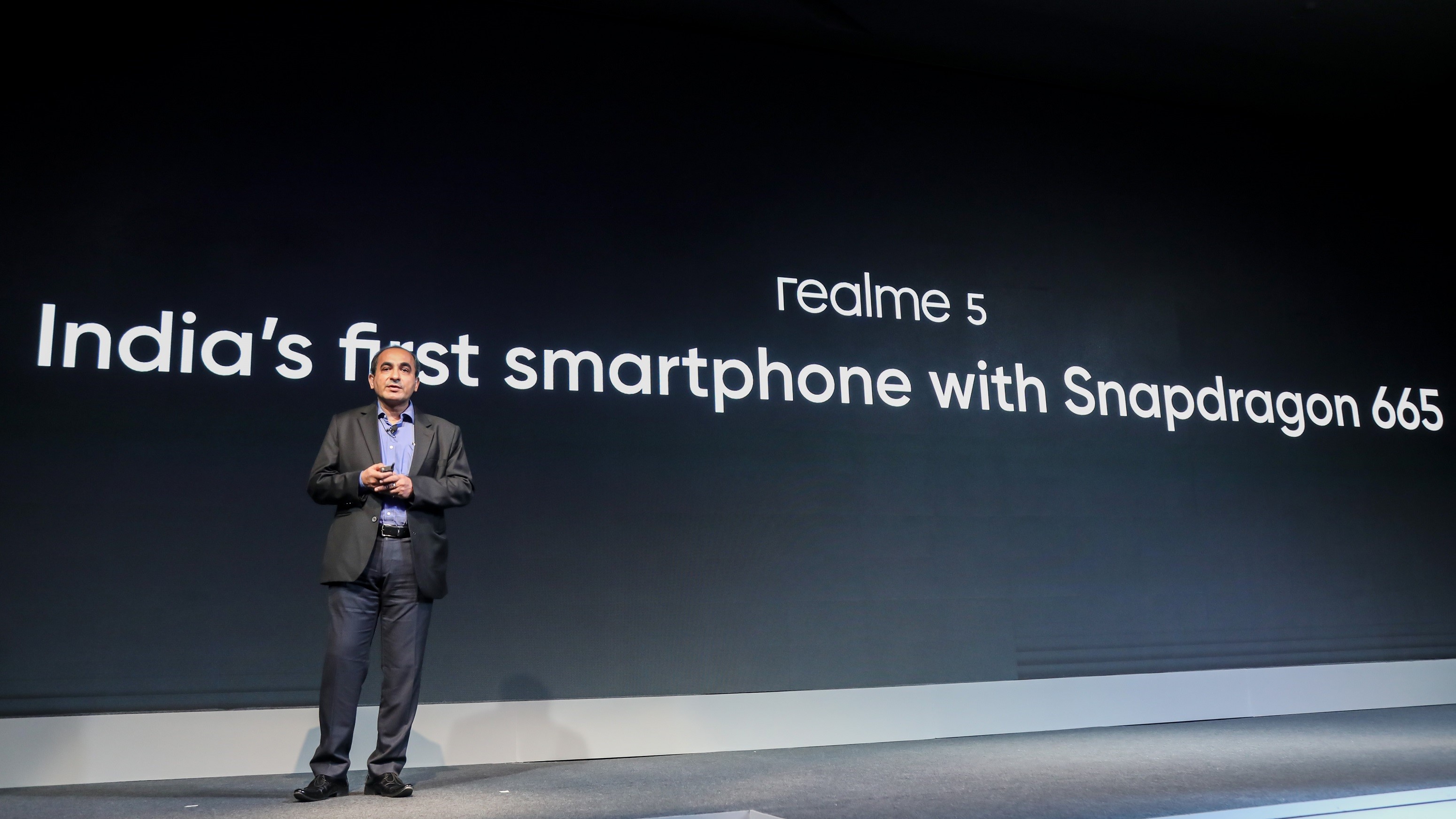 Realme sắp ra mắt thế hệ sản phẩm với kết nối 5G, vi xử lý Snapdragon series 7