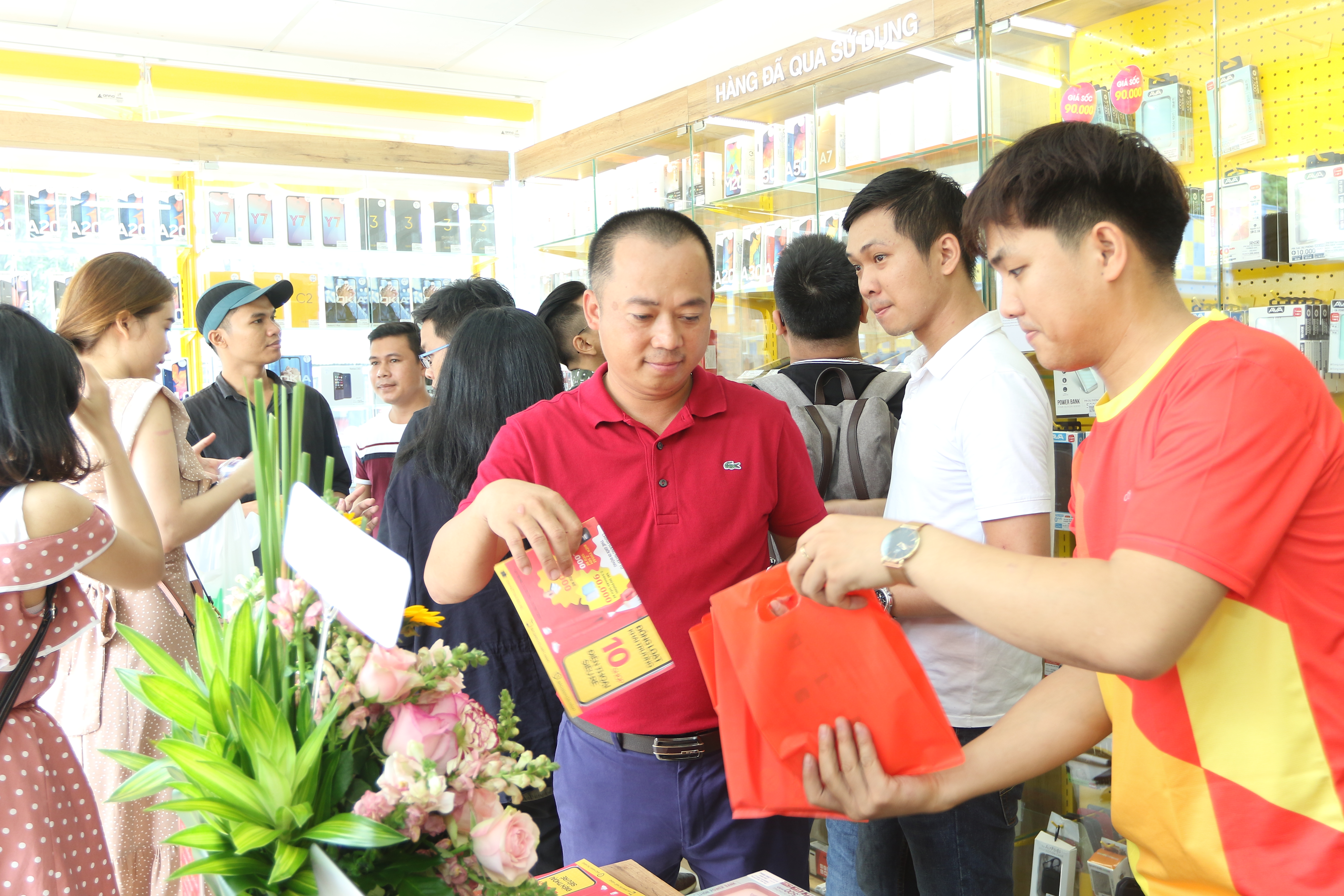Vừa thử nghiệm, mỗi cửa hàng Điện Thoại Siêu Rẻ đã đạt doanh thu 12-15 triệu/ngày