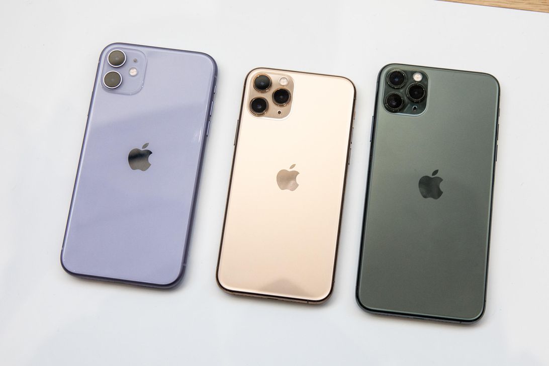 Báo cáo cho biết Apple thiết kế lại iPhone năm nay với cạnh phẳng và tai thỏ nhỏ hơn