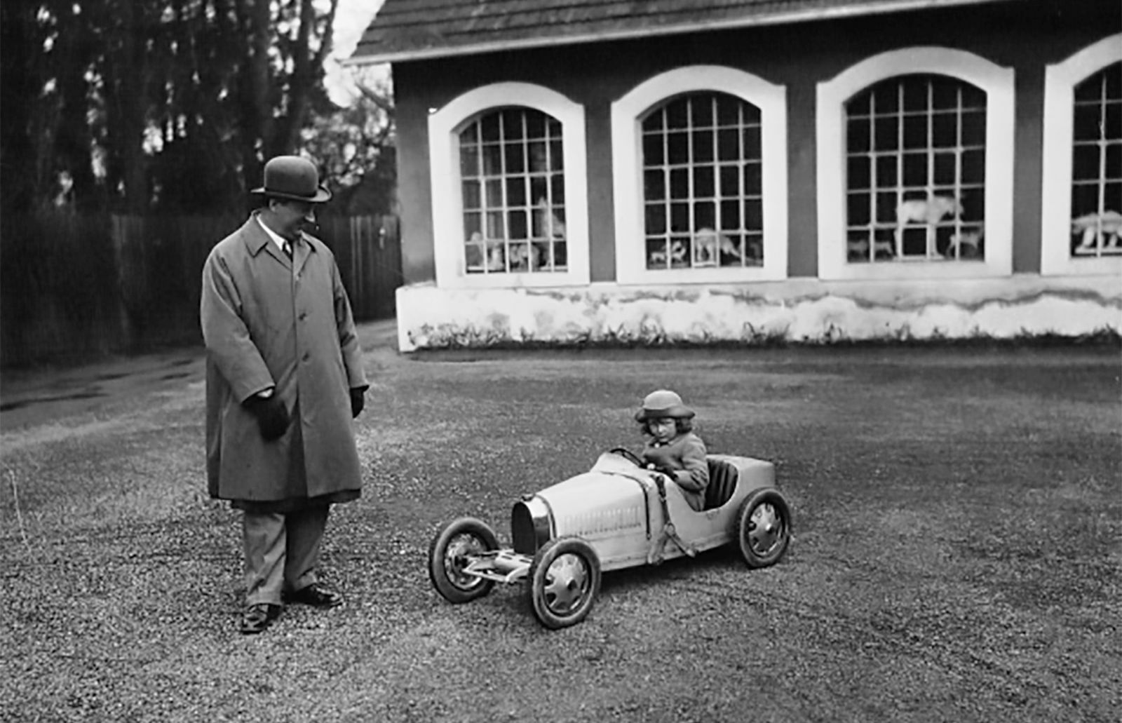 Bugatti hồi sinh xe ô tô dành cho trẻ em với phiên bản sợi carbon