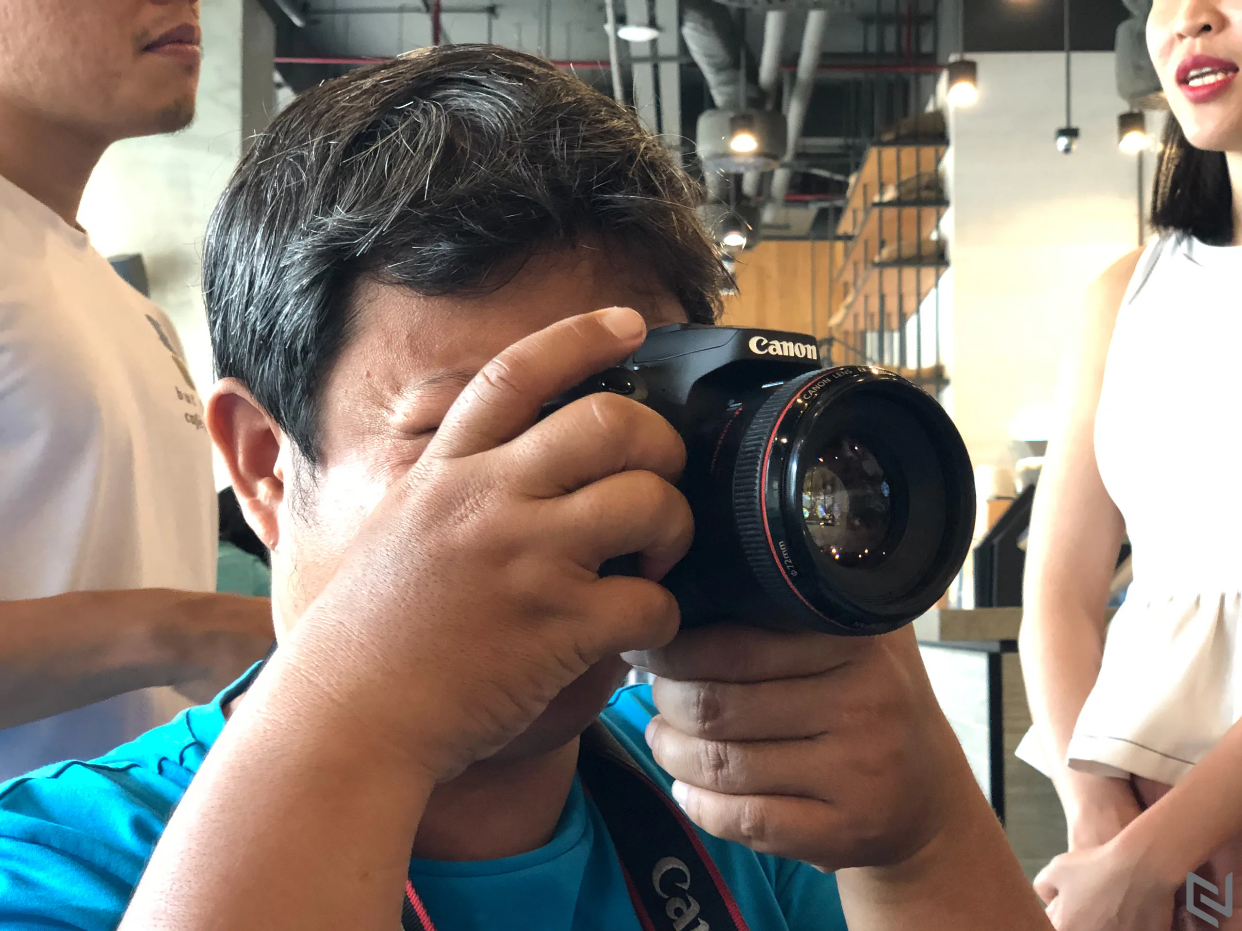 Trên tay nhanh Canon EOS 90D: Nâng cấp phần cứng, ngoại hình ít thay đổi