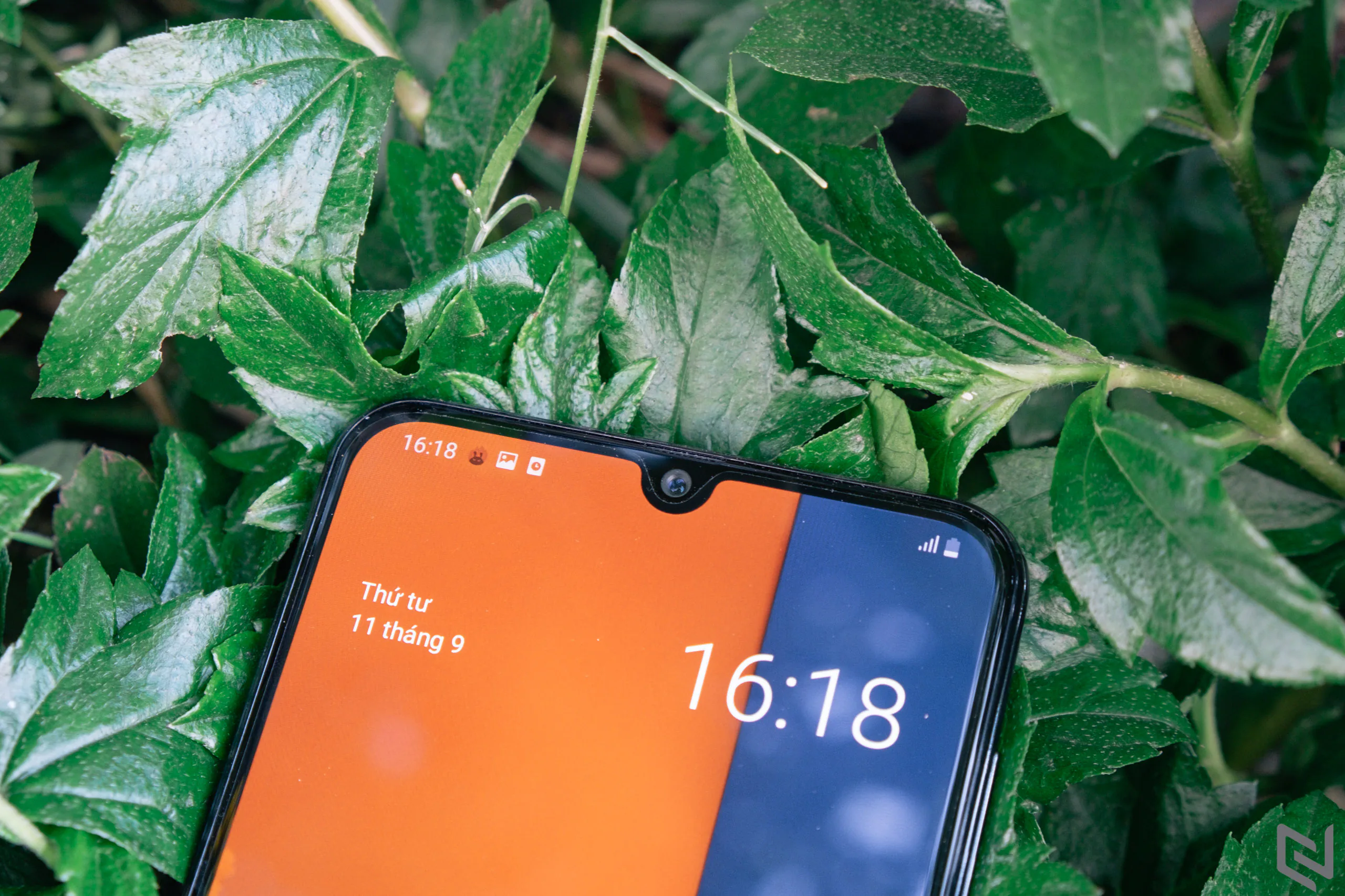Mở hộp Samsung Galaxy A50s chính thức: Mặt lưng vân kim cương đa sắc với 3 camera mạnh mẽ