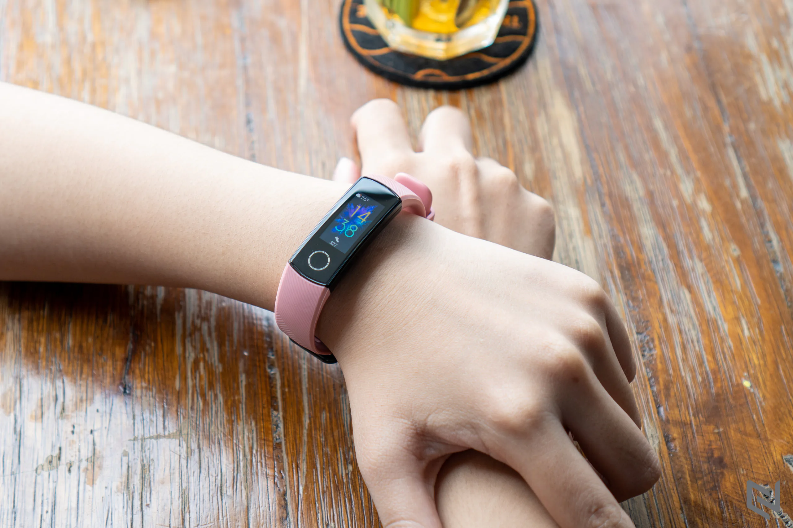 Trên tay vòng đeo thông minh Honor Band 5: Đẹp, pin lâu và nhiều tính năng hữu ích