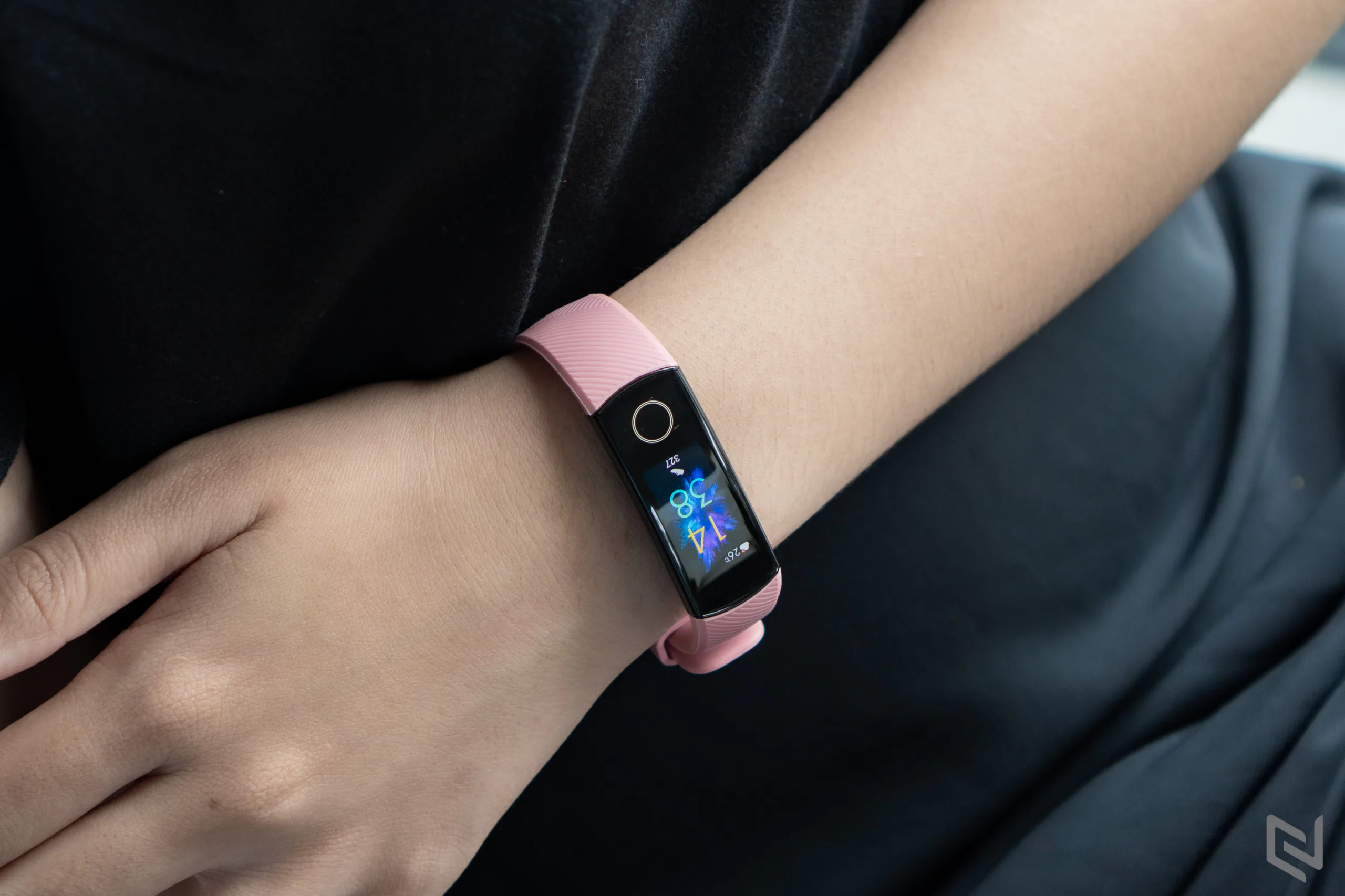 Trên tay vòng đeo thông minh Honor Band 5: Đẹp, pin lâu và nhiều tính năng hữu ích
