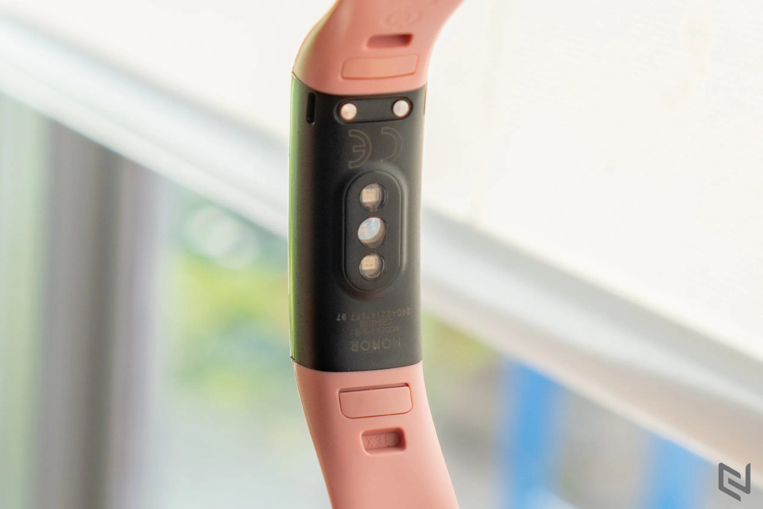 Trên tay vòng đeo thông minh Honor Band 5: Đẹp, pin lâu và nhiều tính năng hữu ích