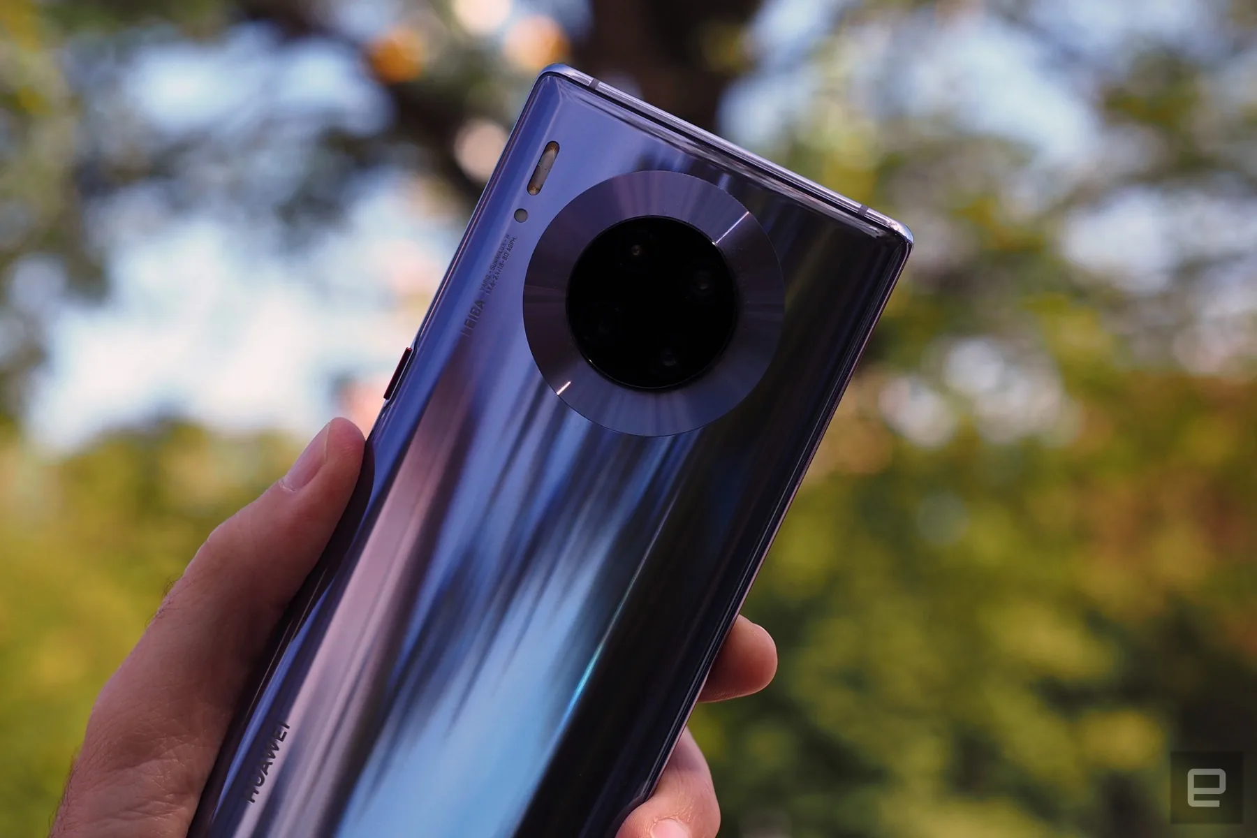 Đánh giá nhanh Huawei Mate 30 Pro: Camera quá xuất sắc nhưng tương lai mờ mịt