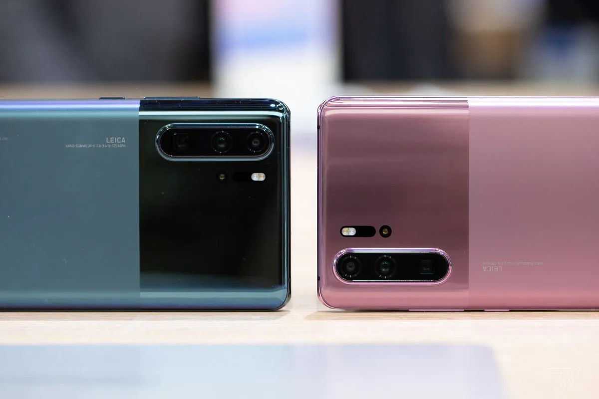 Huawei 'lách luật' với phiên bản P30 Pro mặt lưng nhám và bóng chạy Android 10
