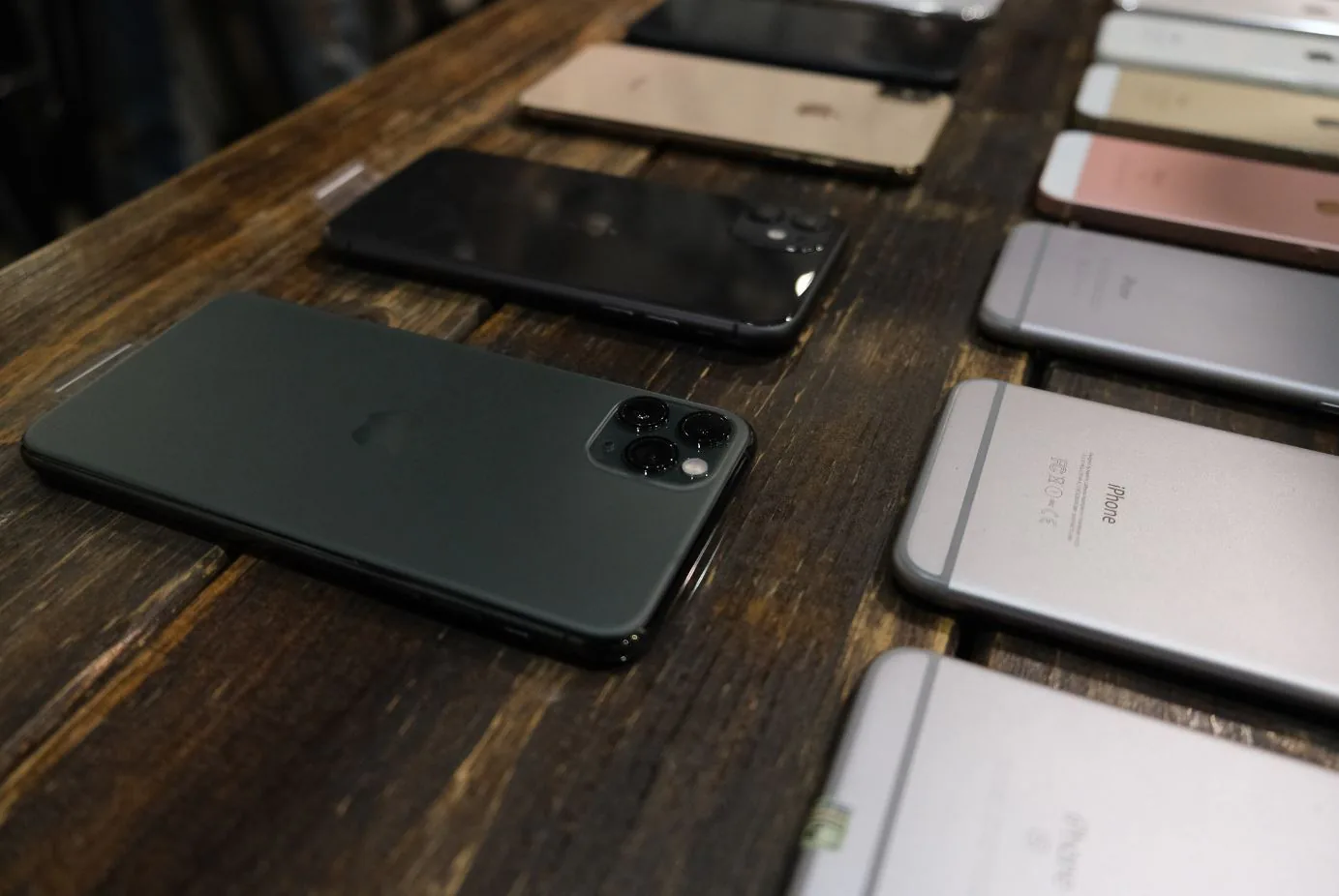 Người dùng Việt trải nghiệm trực tiếp những chiếc iPhone 11 đầu tiên cùng Di Động Việt